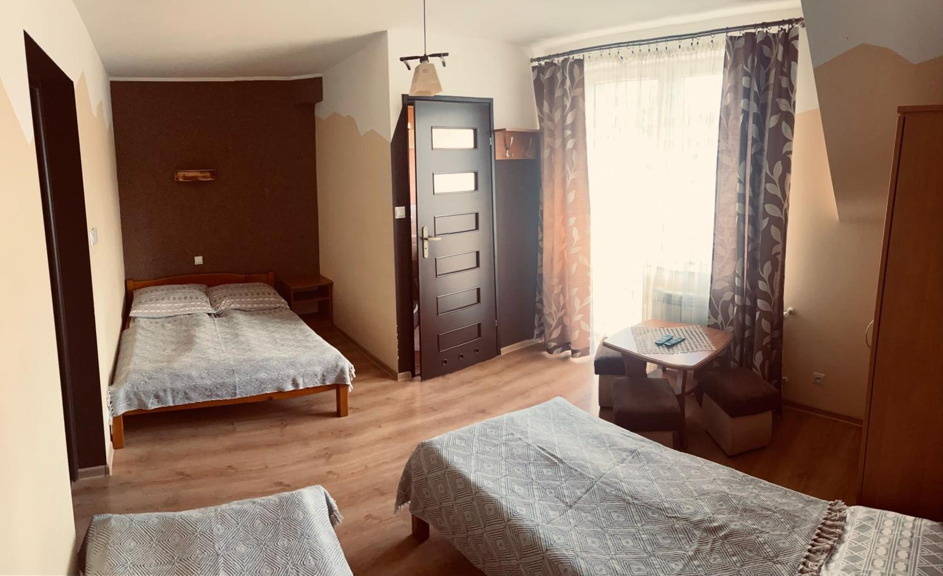 Quadruple Room with Private Bathroom photo 1
