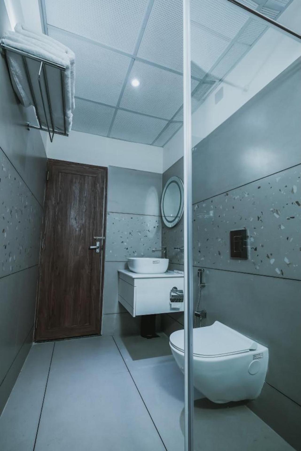 Superior King Room - Photo 9
