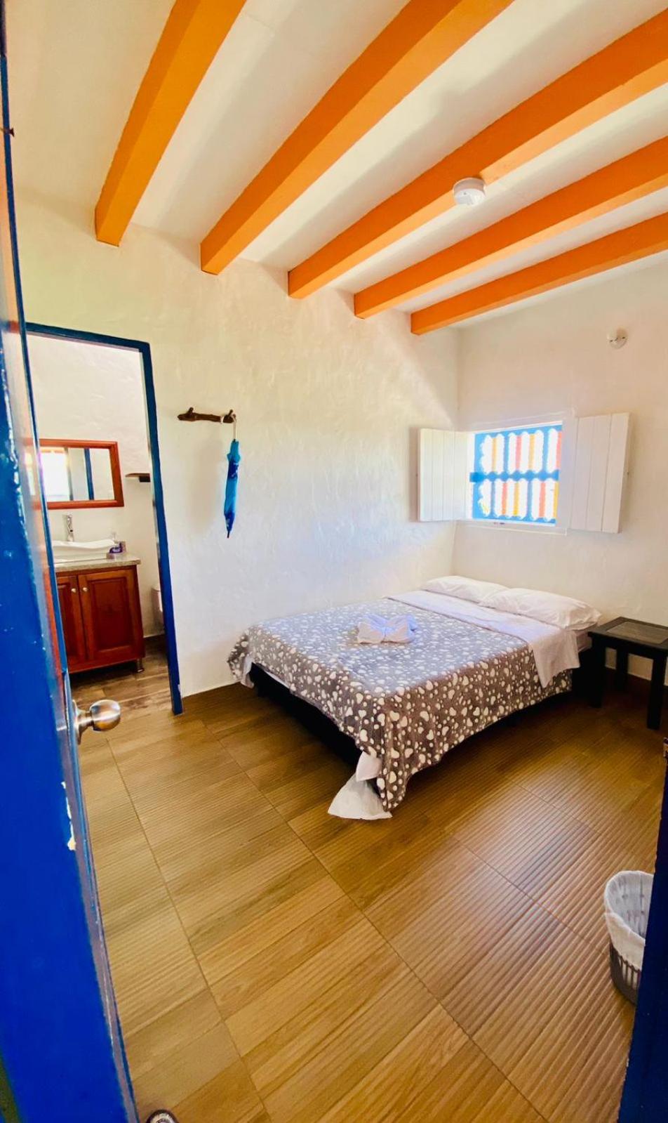 Five-Bedroom House photo 1