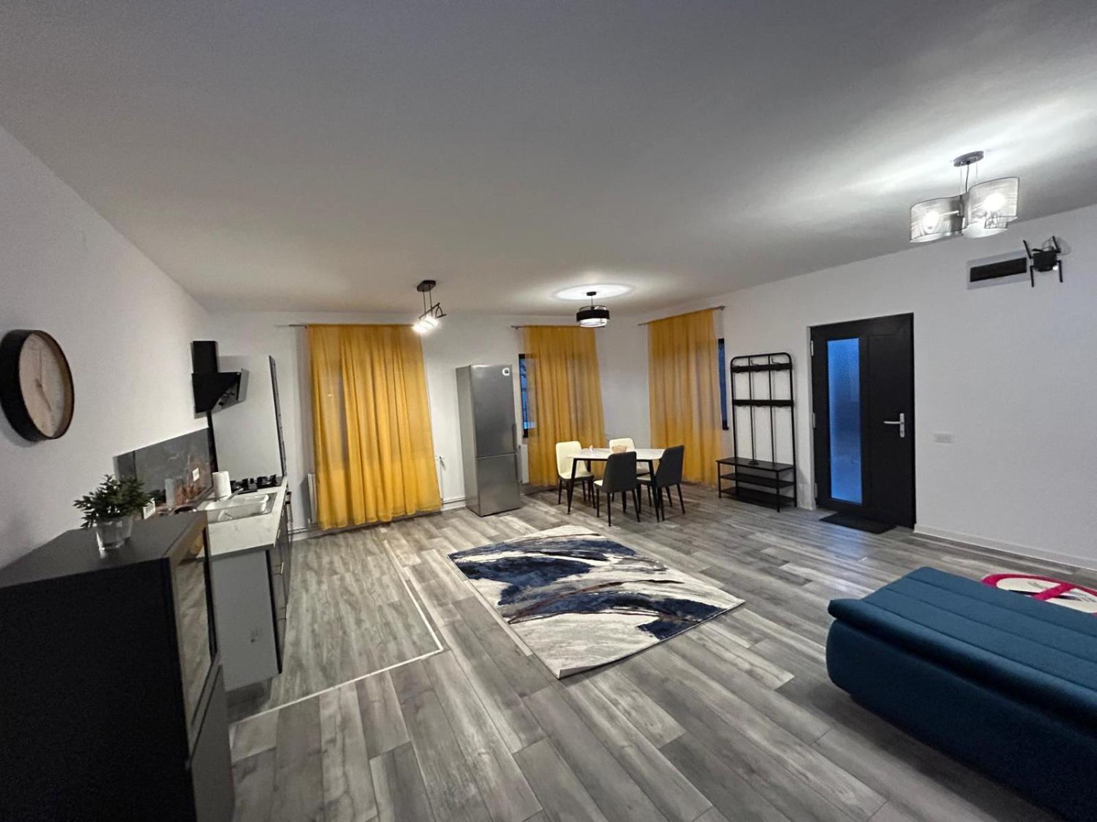 One-Bedroom Apartment photo 1