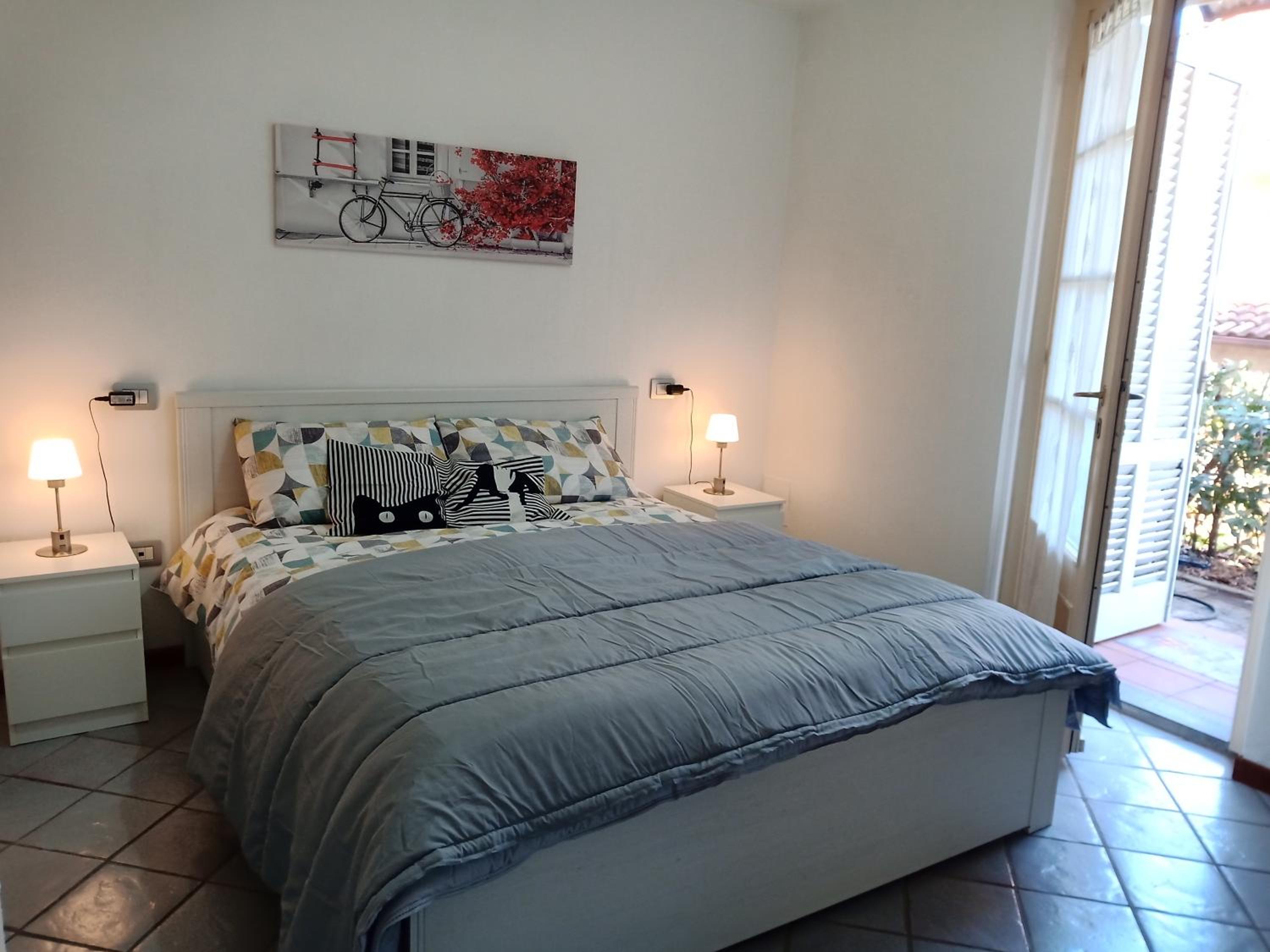 One-Bedroom Apartment photo 1