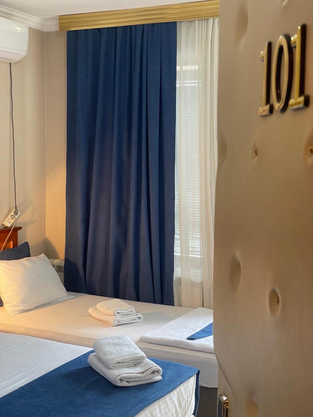 Triple Room with Terrace