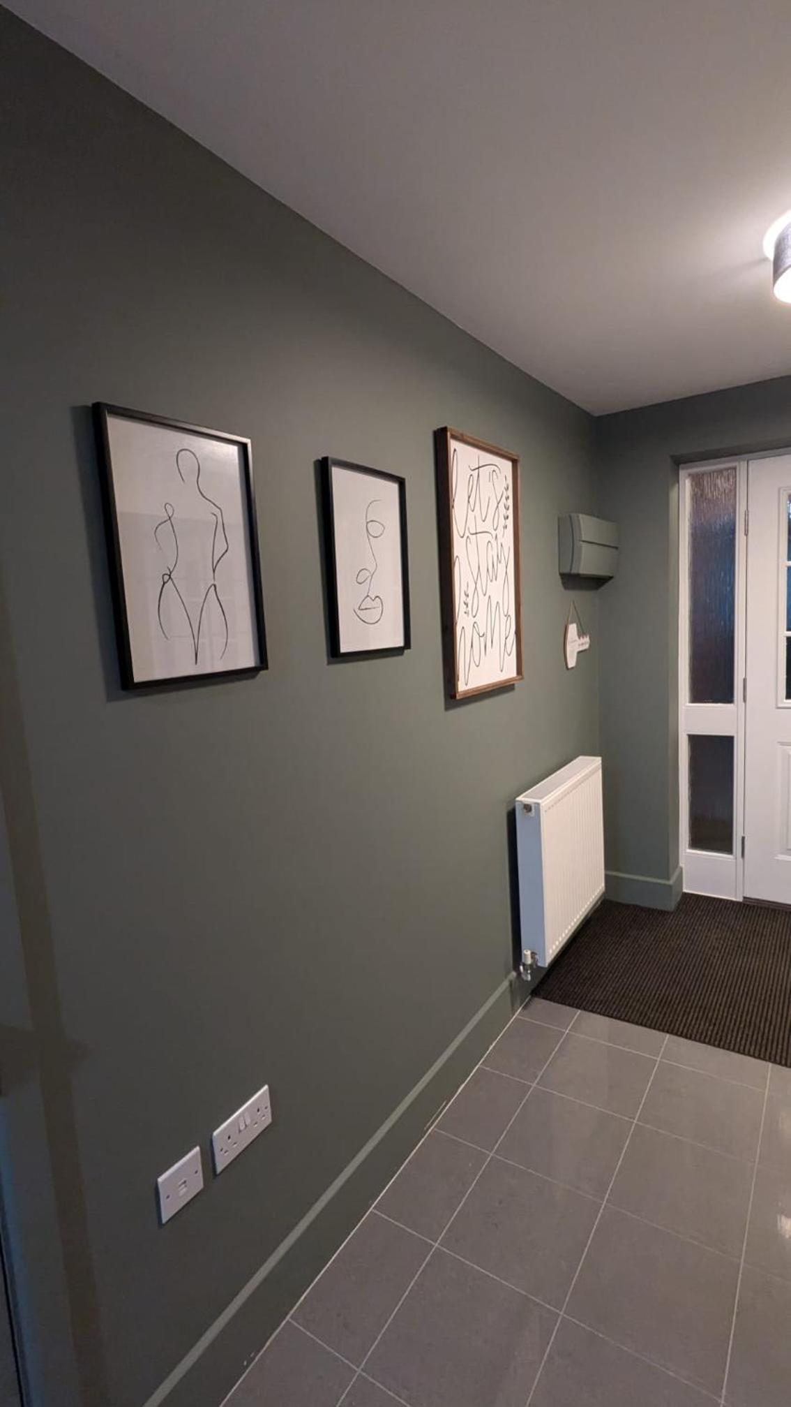 Five-Bedroom House photo 2