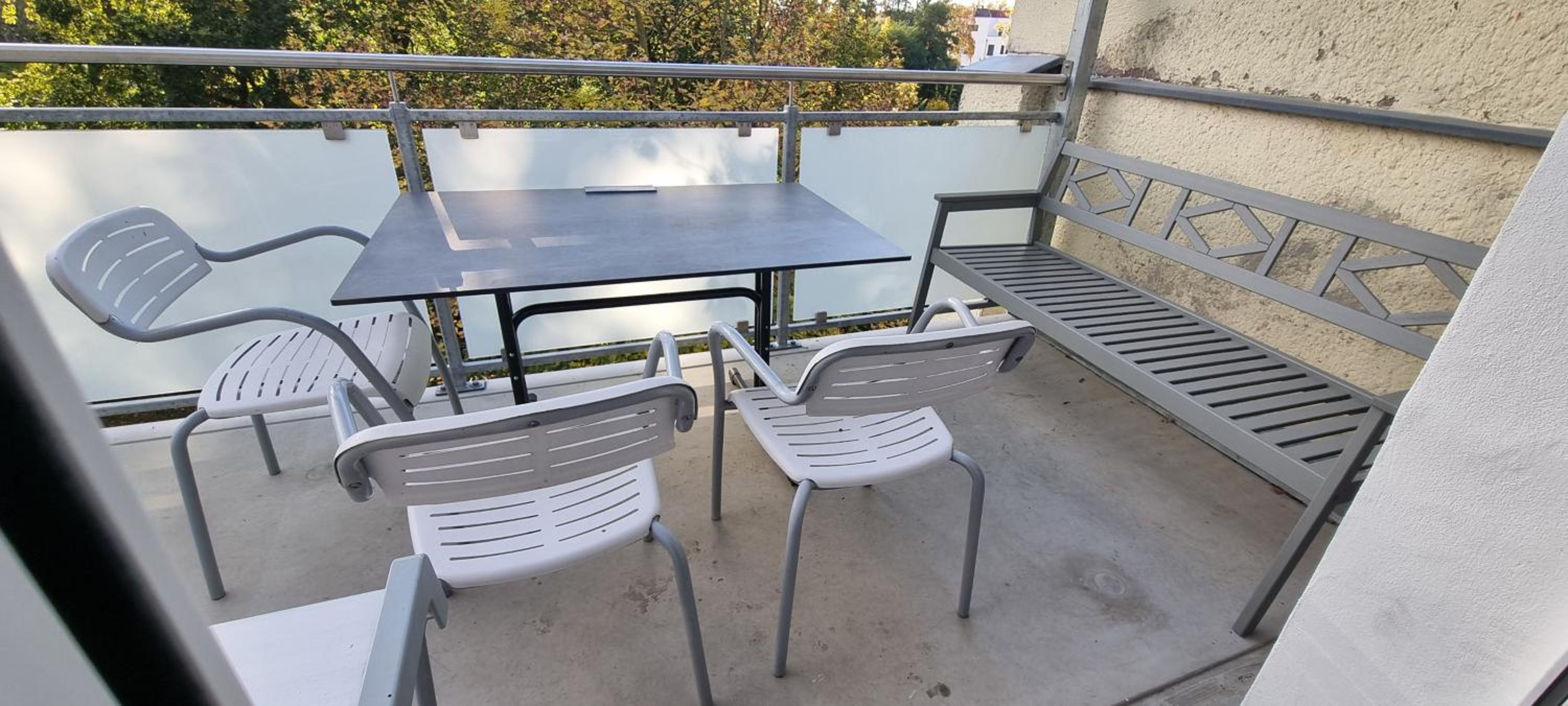 Three-Bedroom Apartment with Balcony photo 3