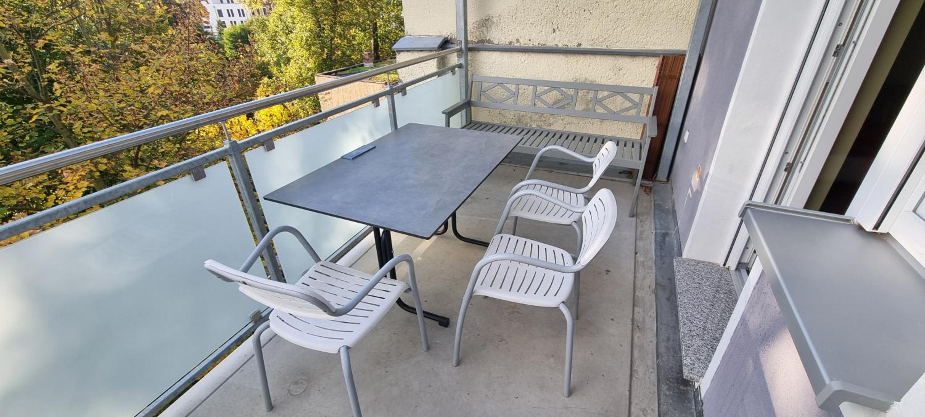 Three-Bedroom Apartment with Balcony photo 2