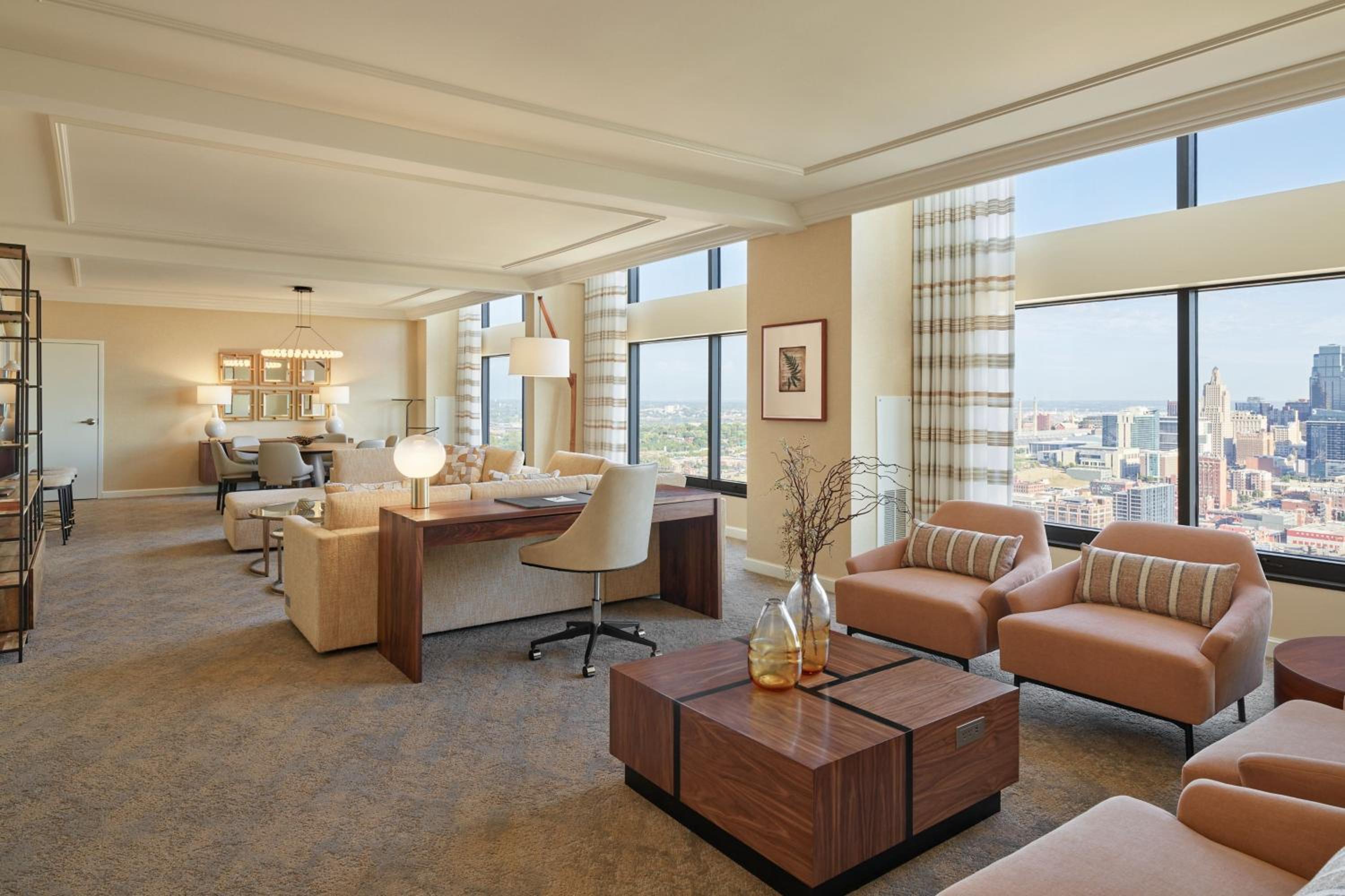 Luxury Suite, Club Level, 1 Bedroom Presidential Suite - City View