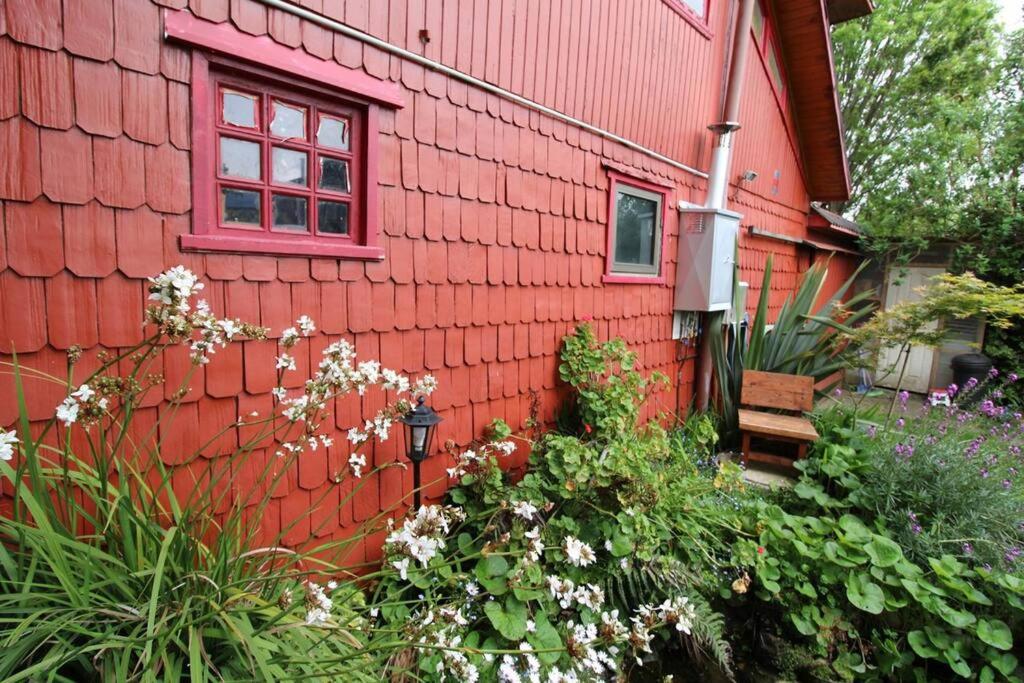 Three-Bedroom House photo 2
