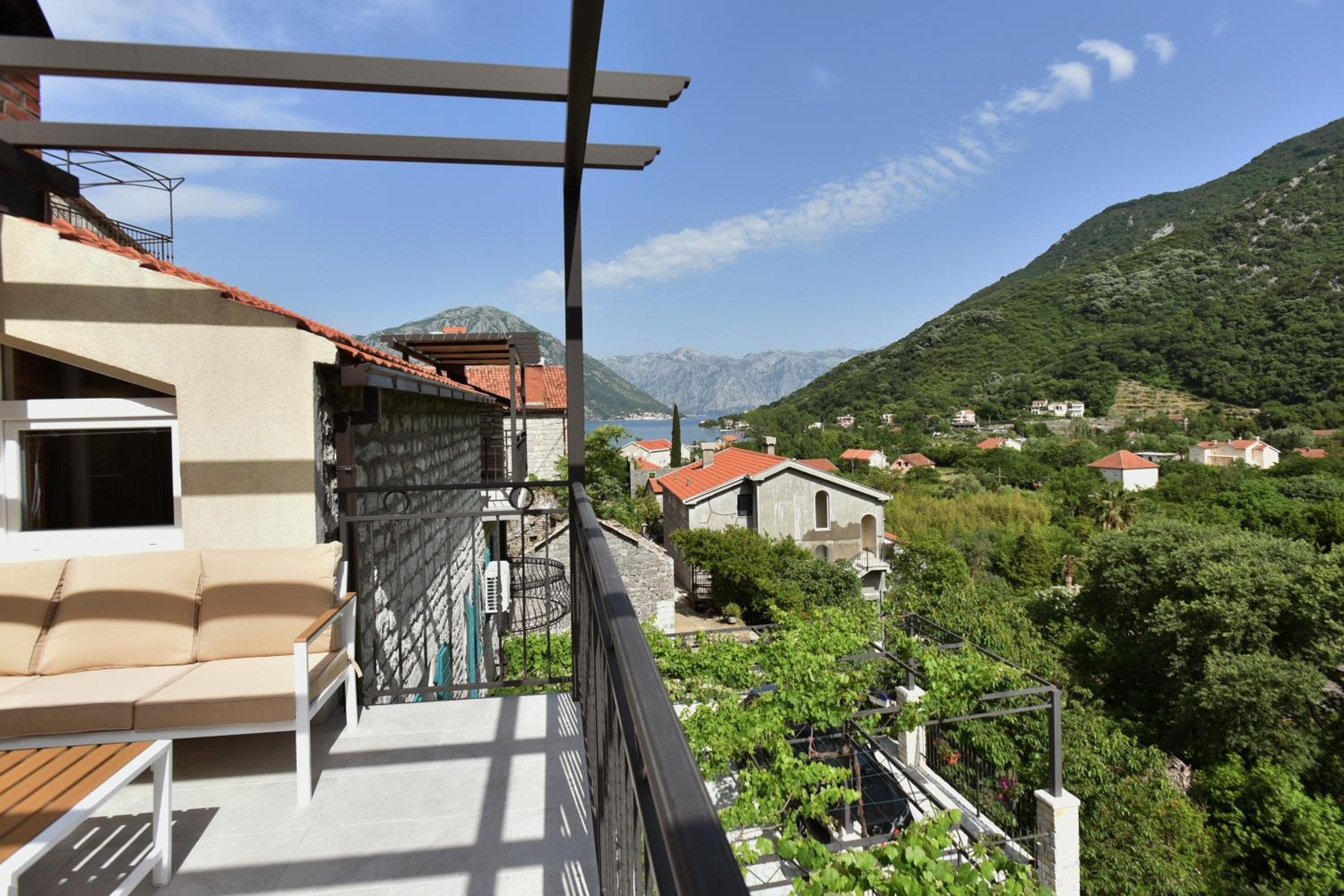 Two-Bedroom Apartment with Sea View photo 2