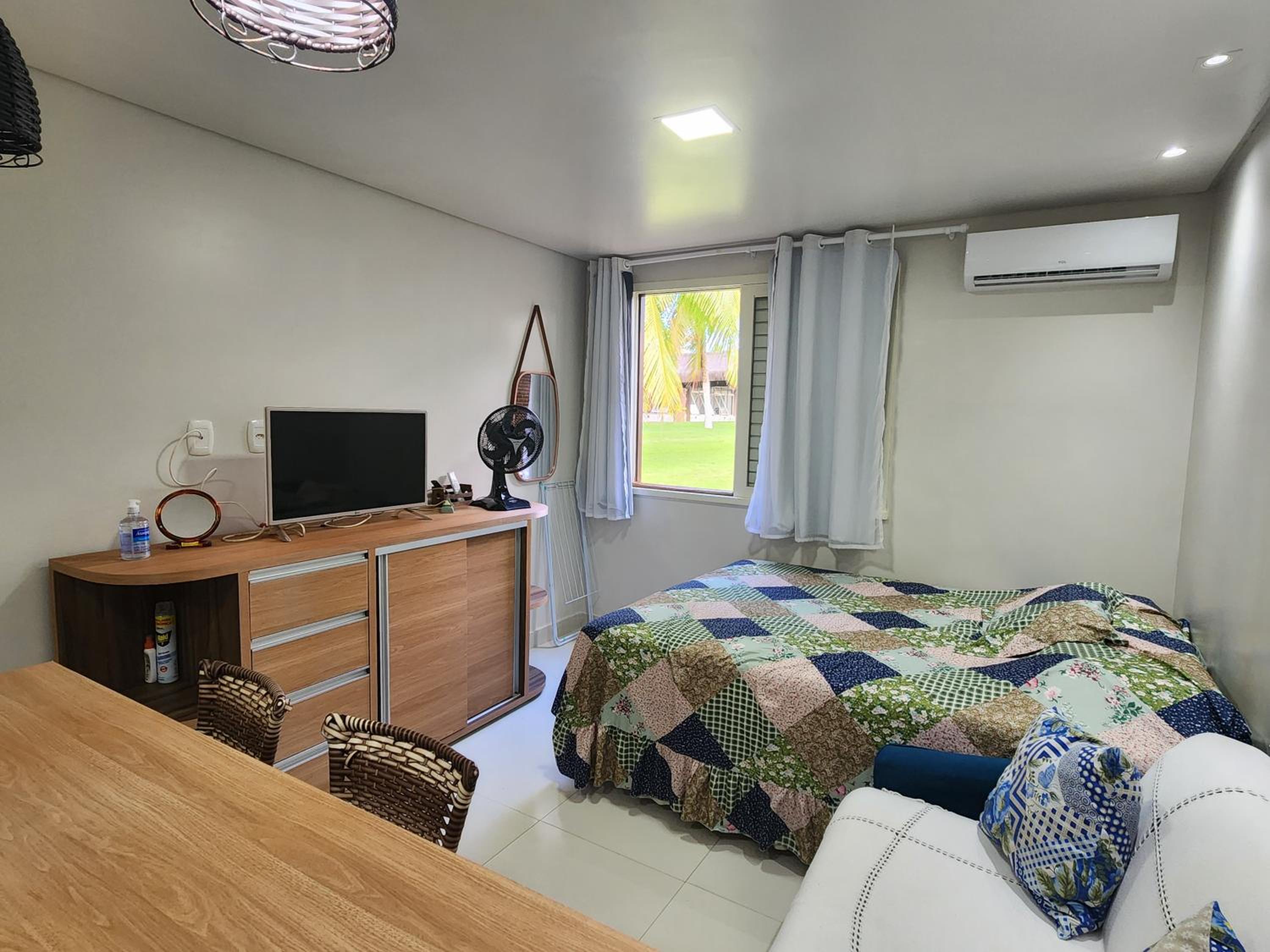 One-Bedroom Apartment photo 1