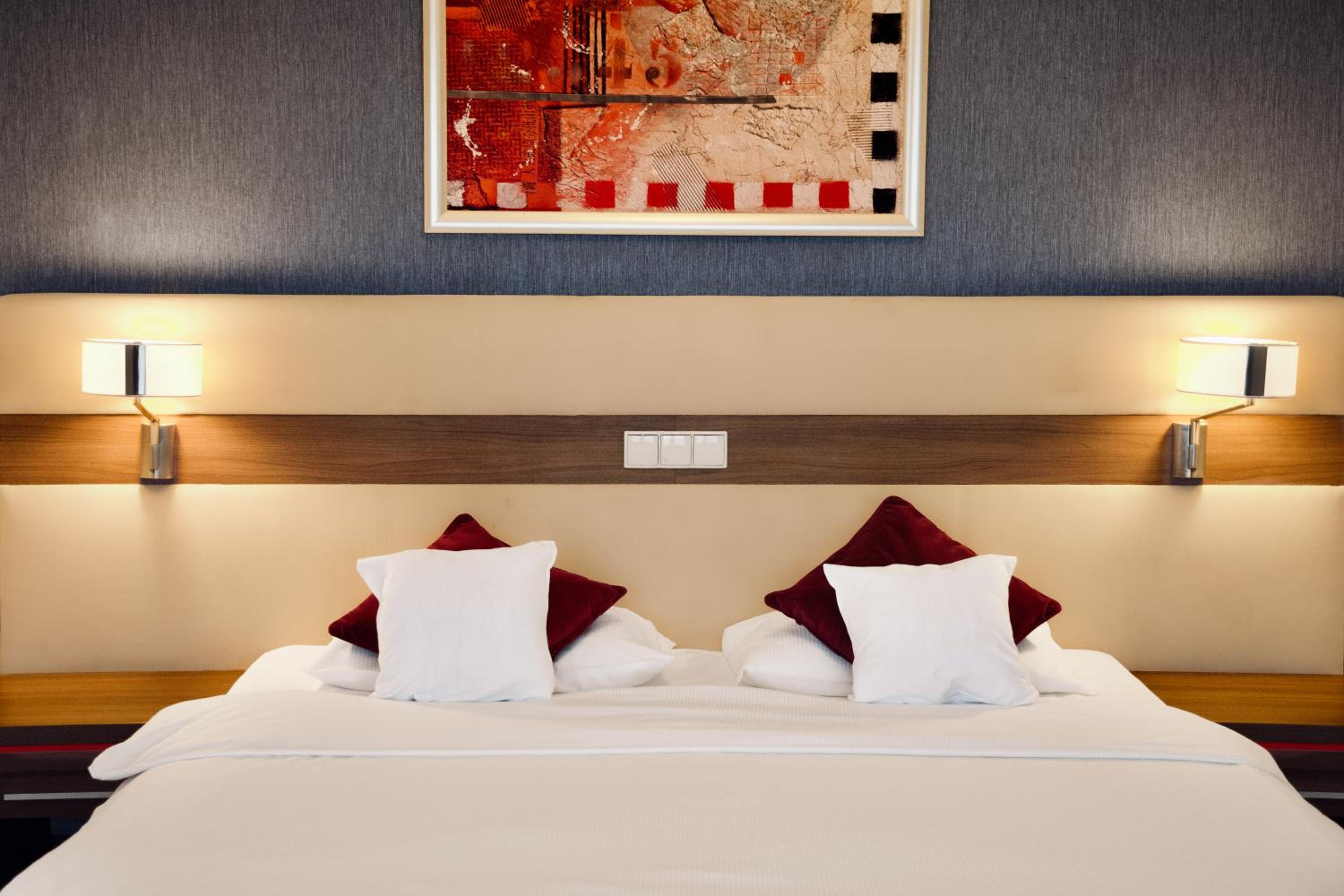 Deluxe King Room photo 2