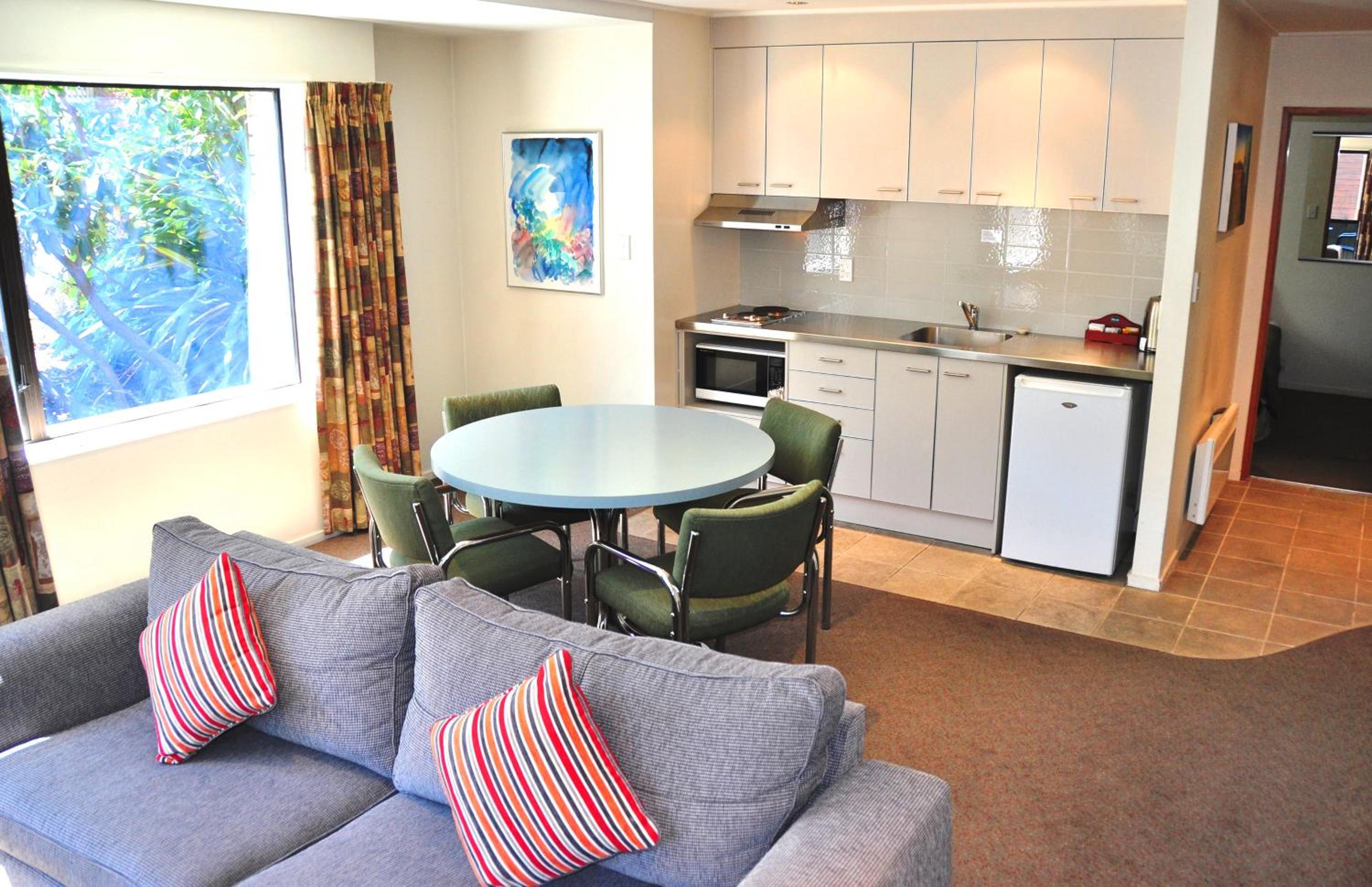 Superior Two-Bedroom Two-Bathroom Apartment - Photo 3