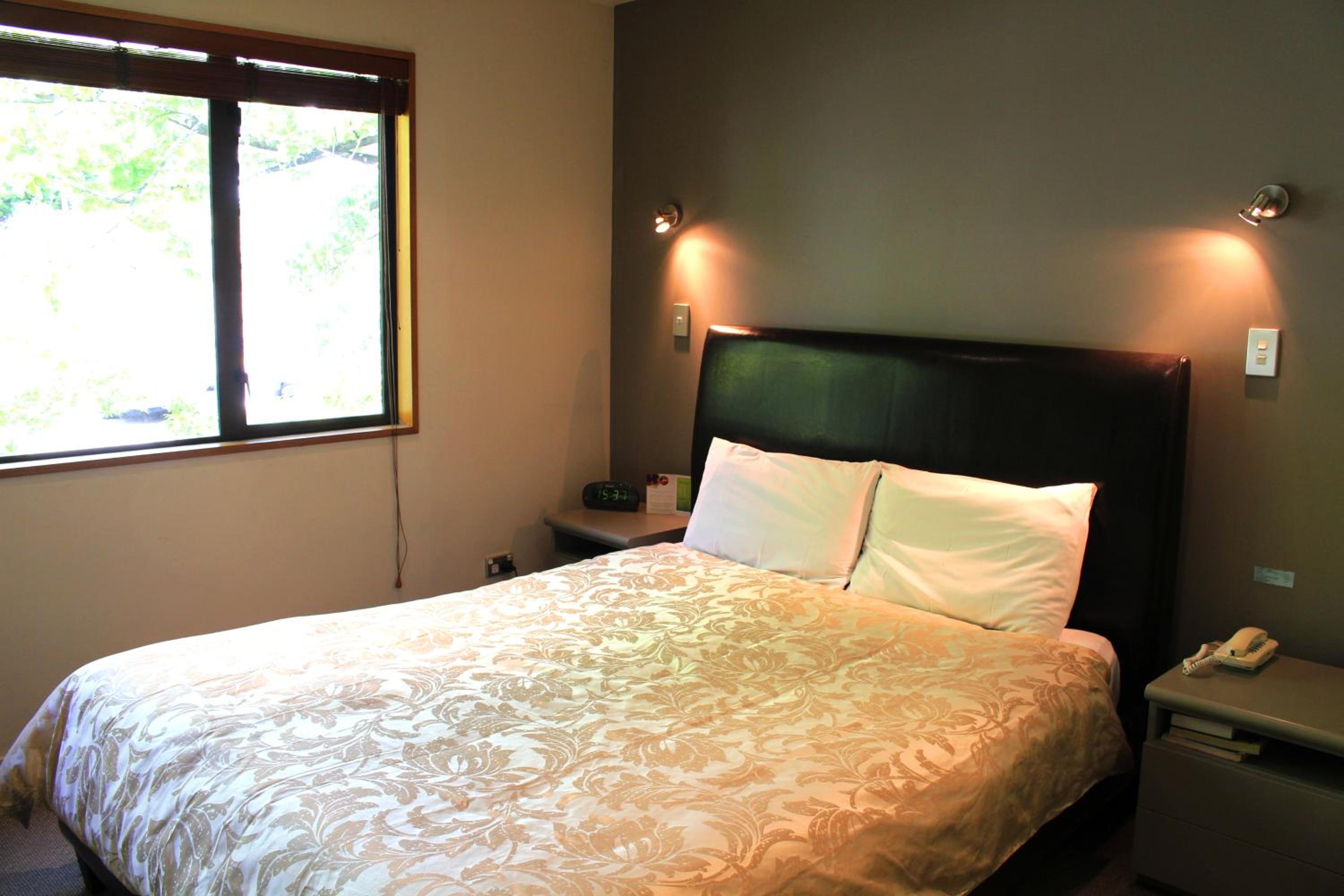 Executive Two-Bedroom Two-Bathroom Apartment - Photo 9