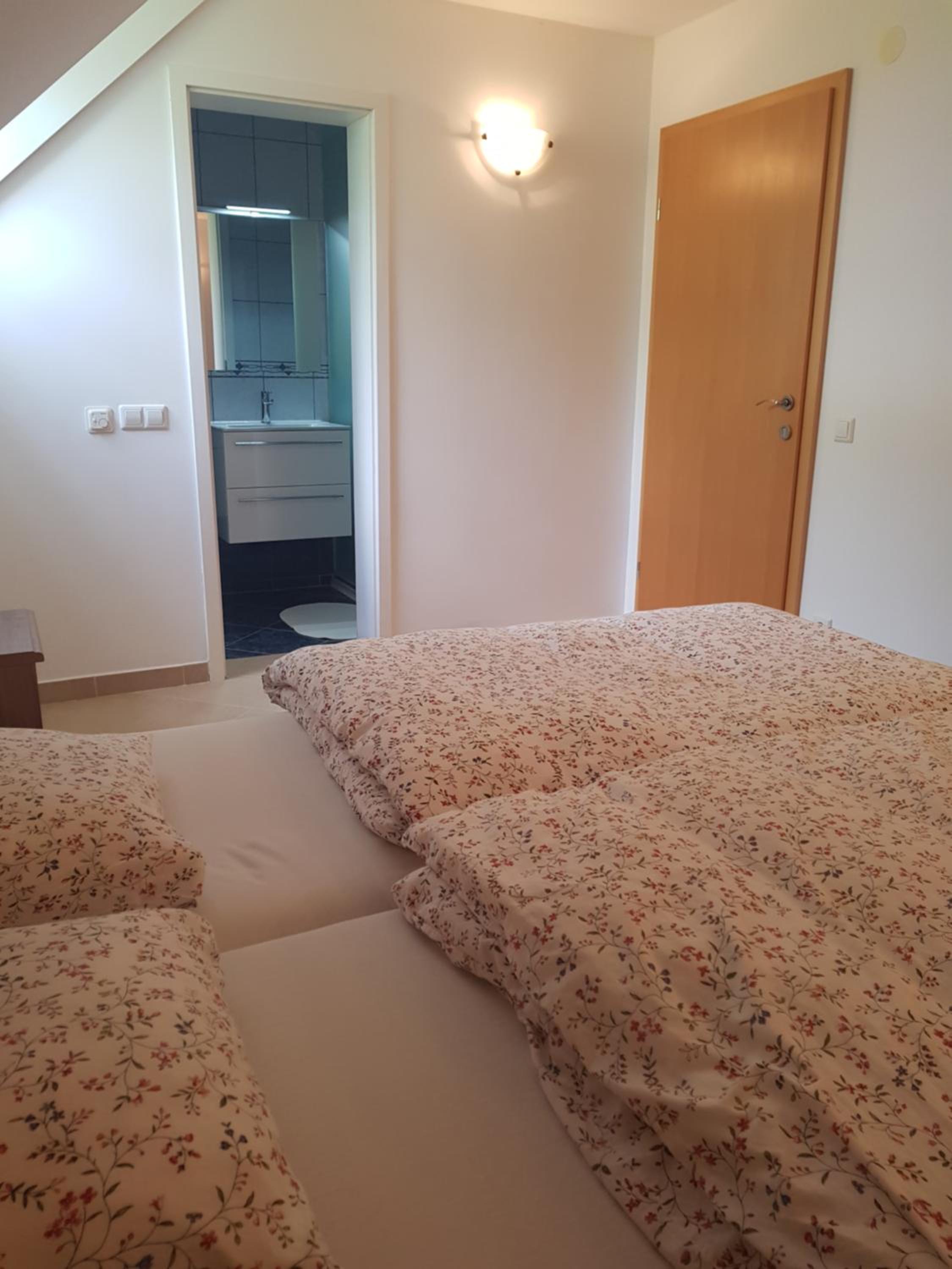 Double Room with Private Bathroom - Photo 1