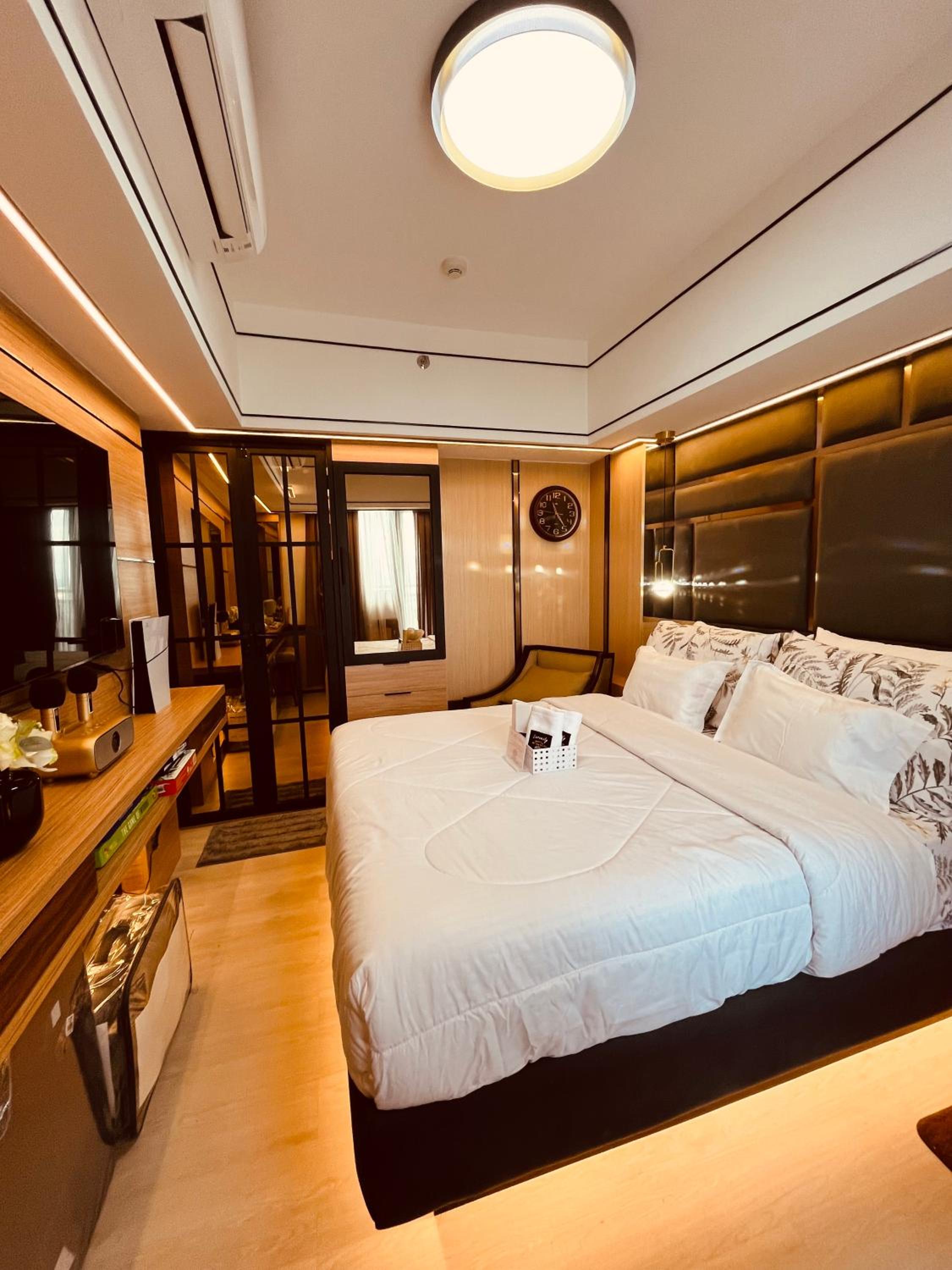 Deluxe Queen Studio