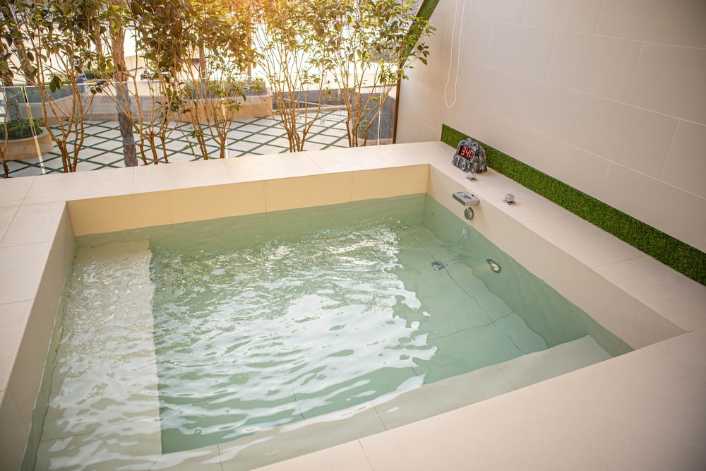 Diamond (Resorts World) Garden Onsen Twin Room photo 2