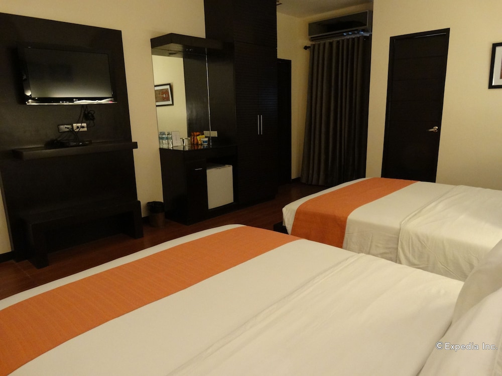 Premier Room, 2 Queen Beds, Accessible photo 3