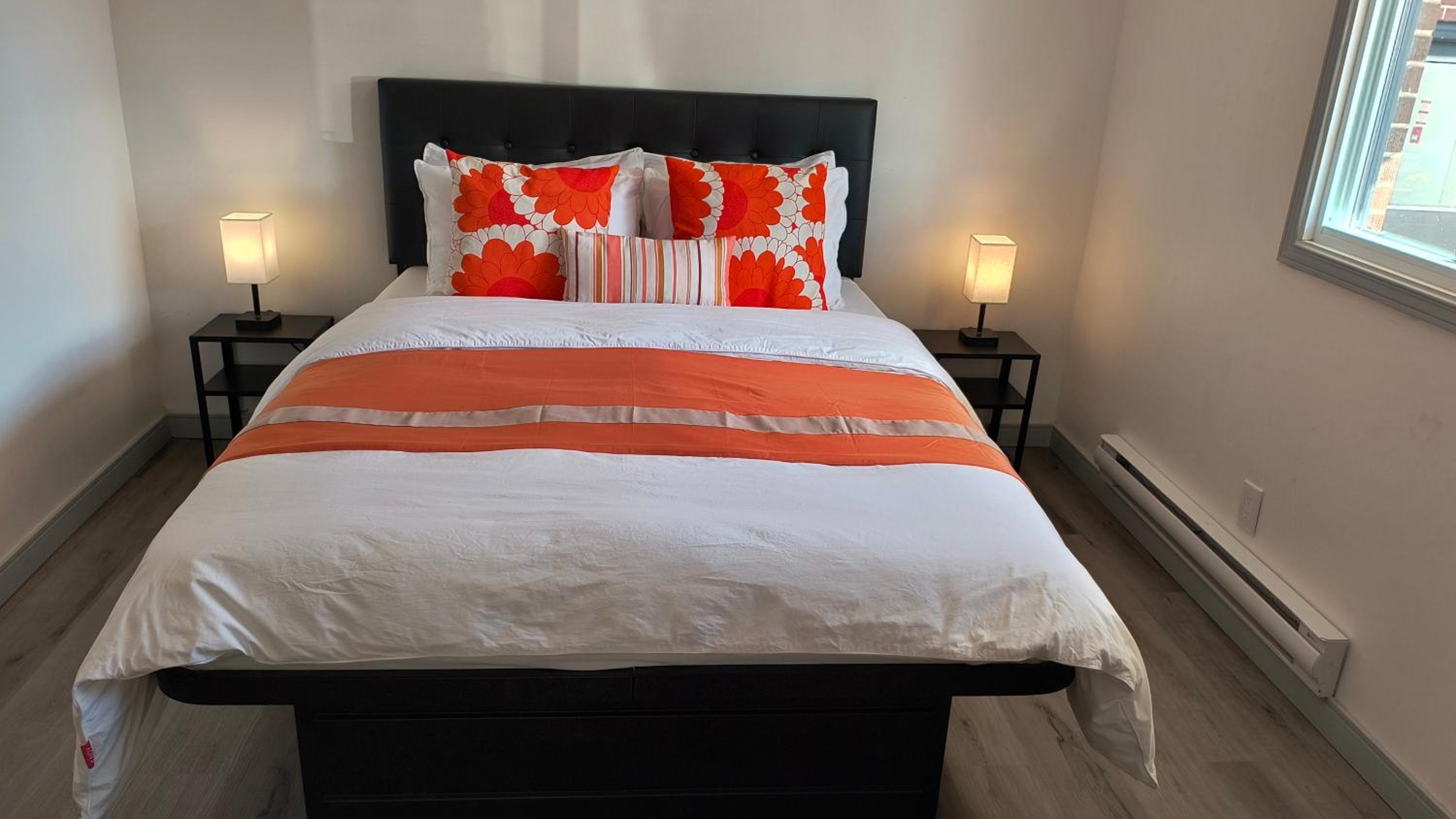 Queen Room photo 2