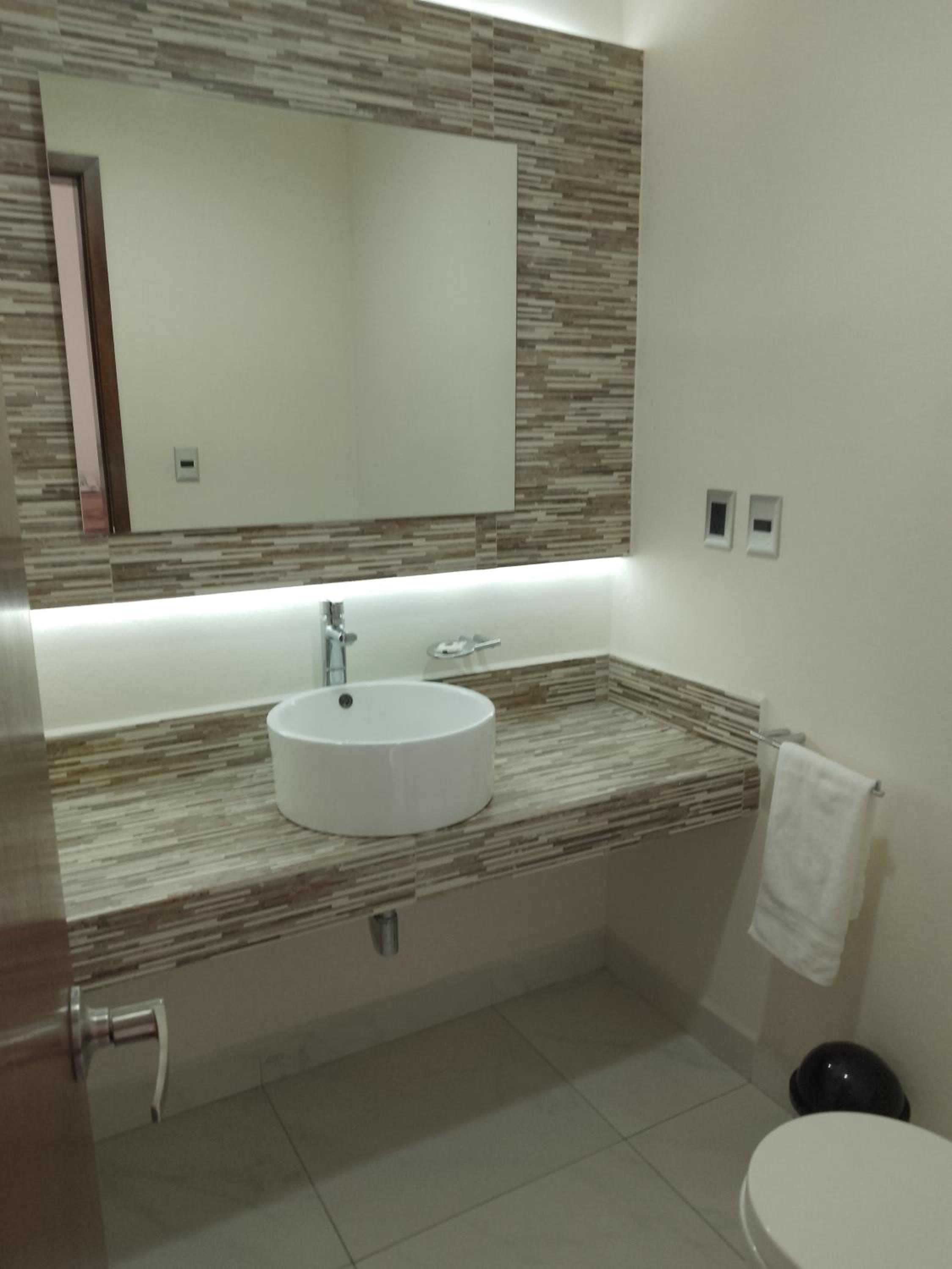 Three-Bedroom Apartment with View photo 2