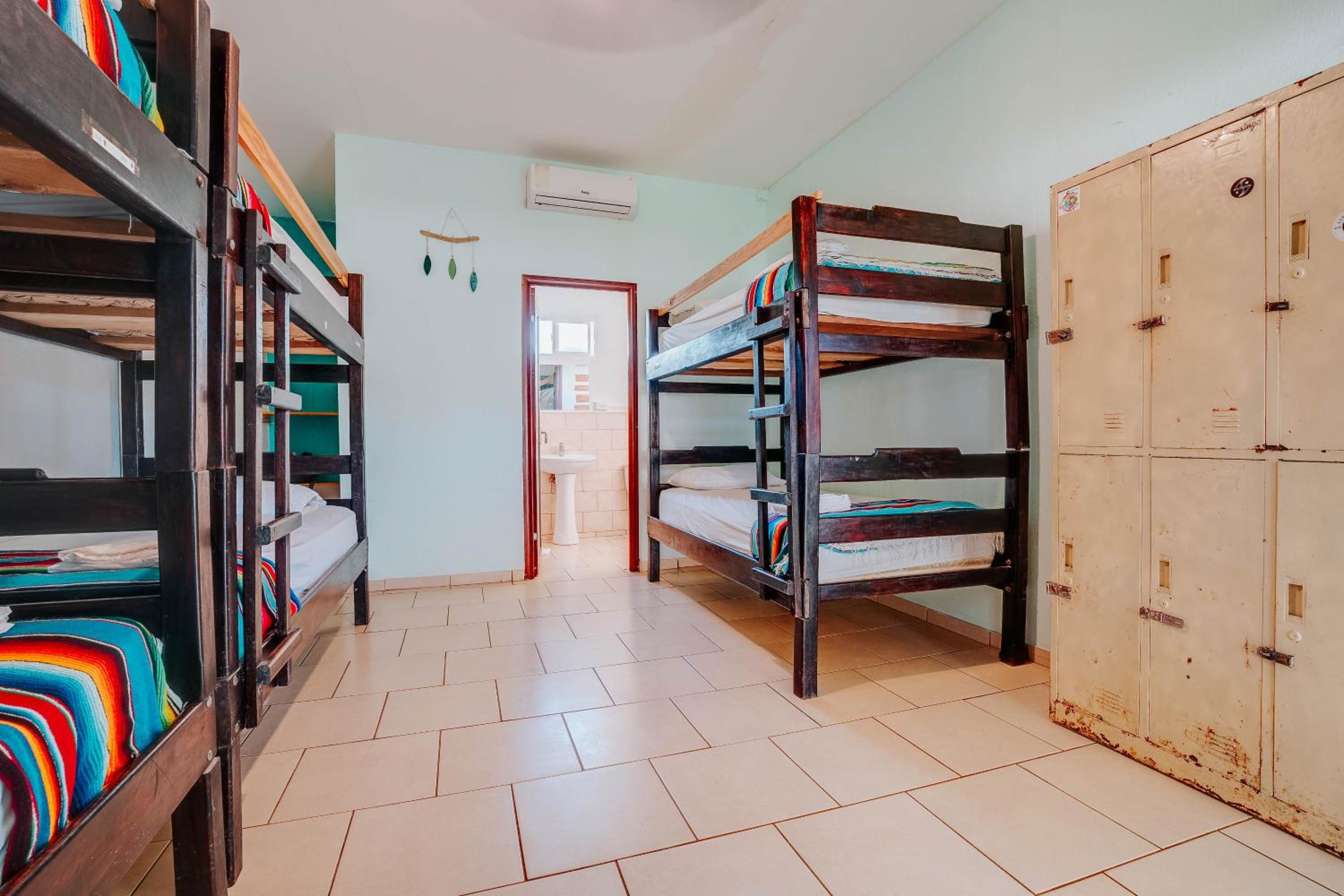 Bed in 6-Bed Mixed Dormitory Room photo 2