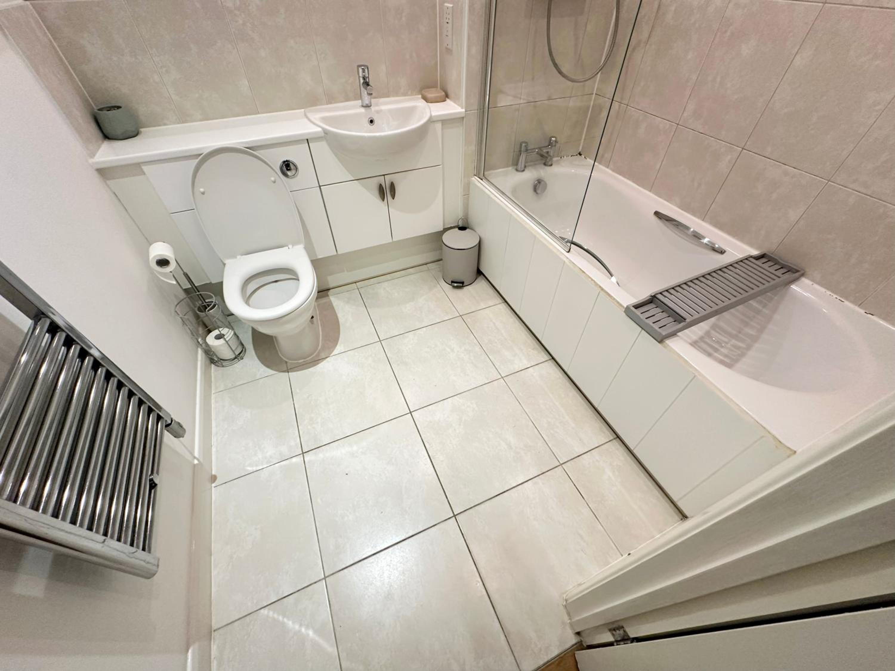 One-Bedroom Apartment photo 3