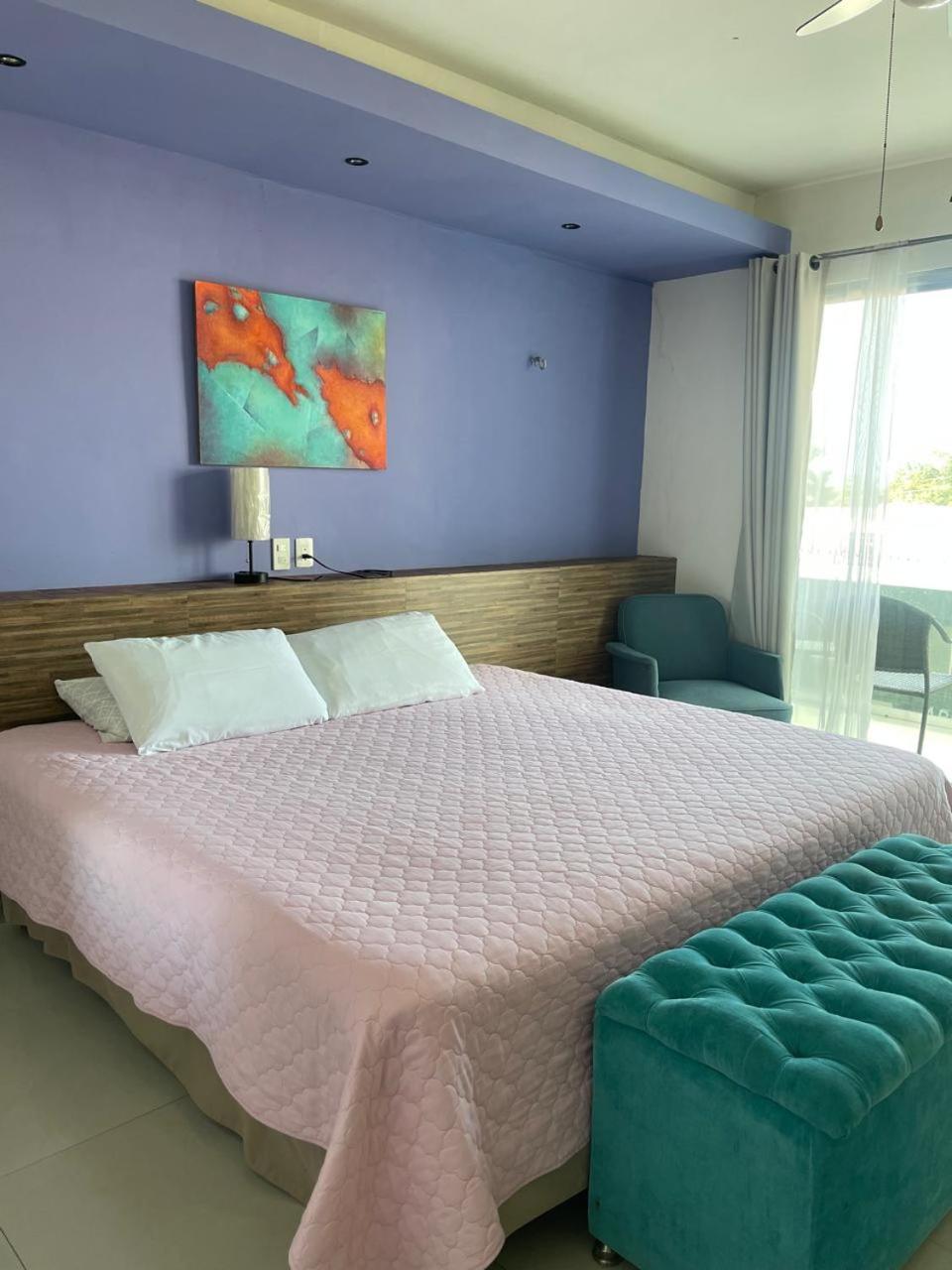 Queen Suite with Pool View photo 1