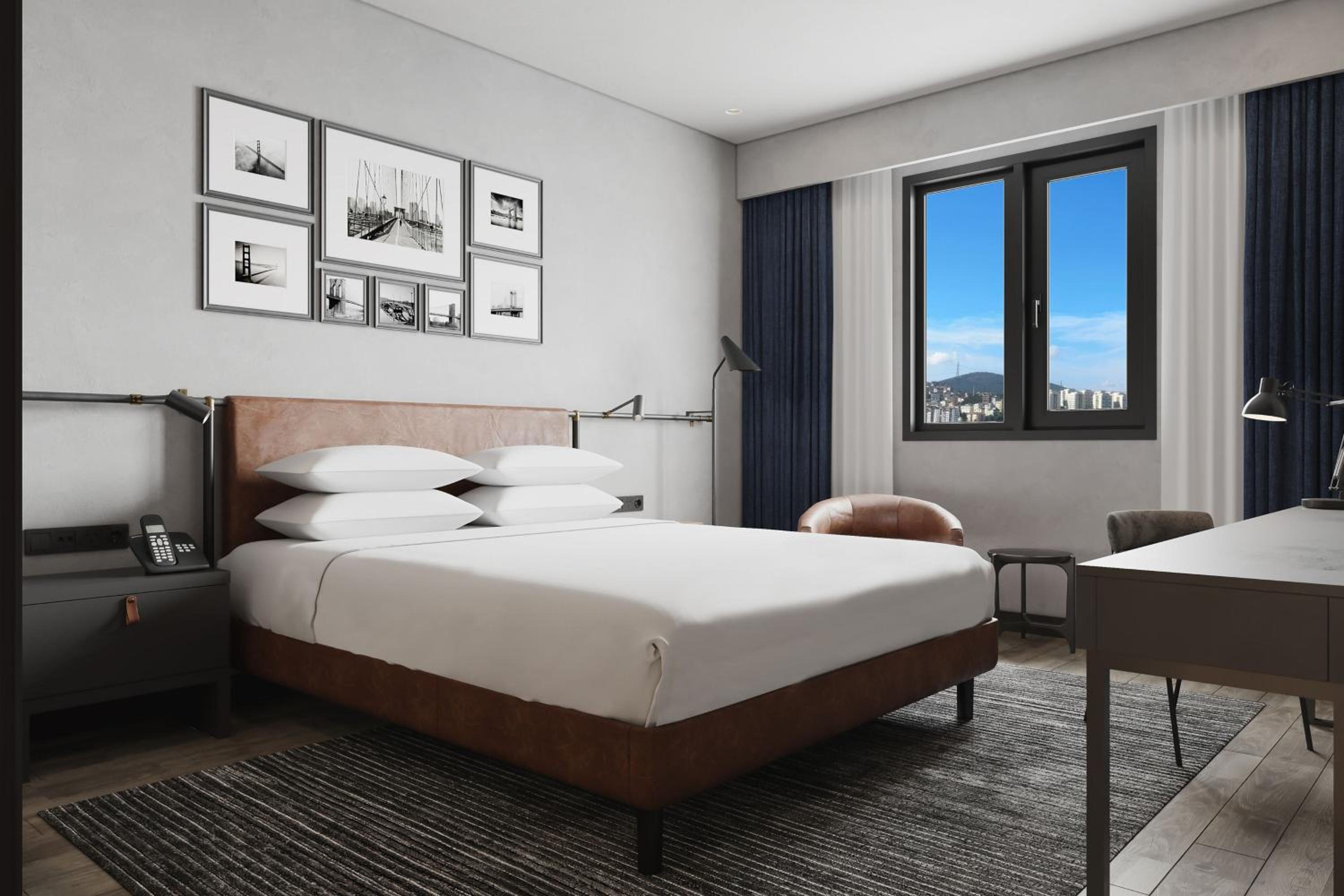 One-Bedroom King Suite - City View photo 1