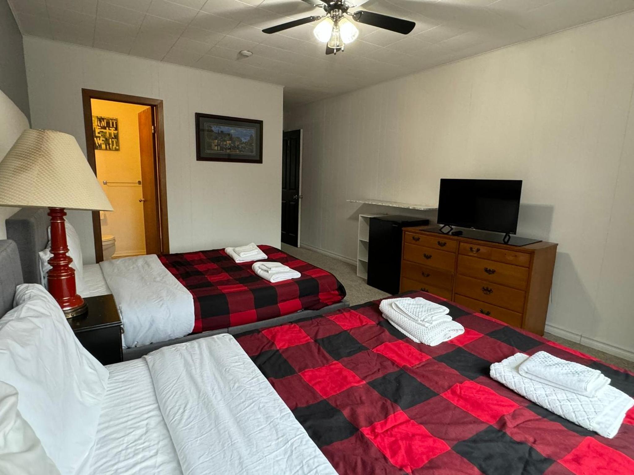 Standard Queen Room With Two Queen Beds photo 1