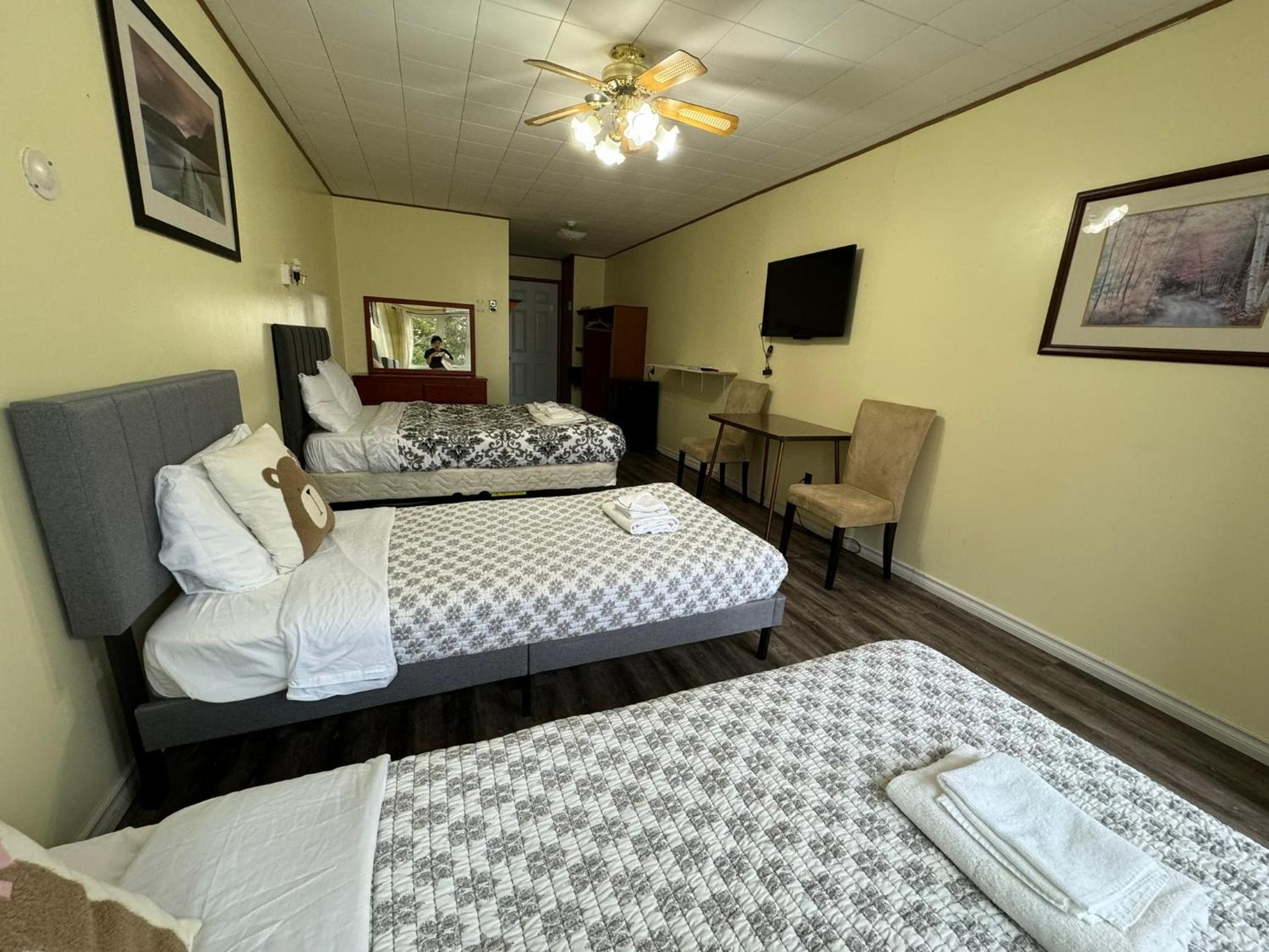 Family Room With Balcony photo 1