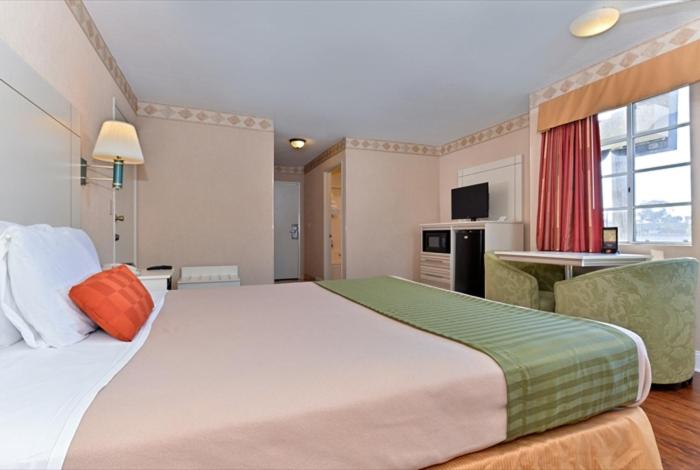 Queen Room - Photo 7