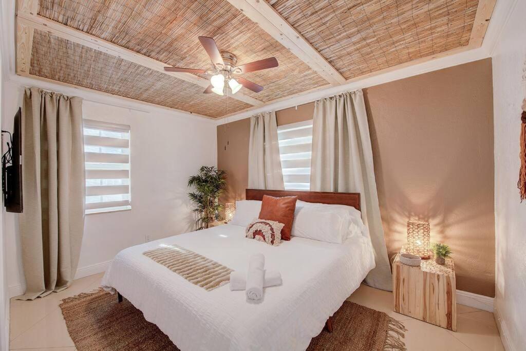 Five-Bedroom House photo 1
