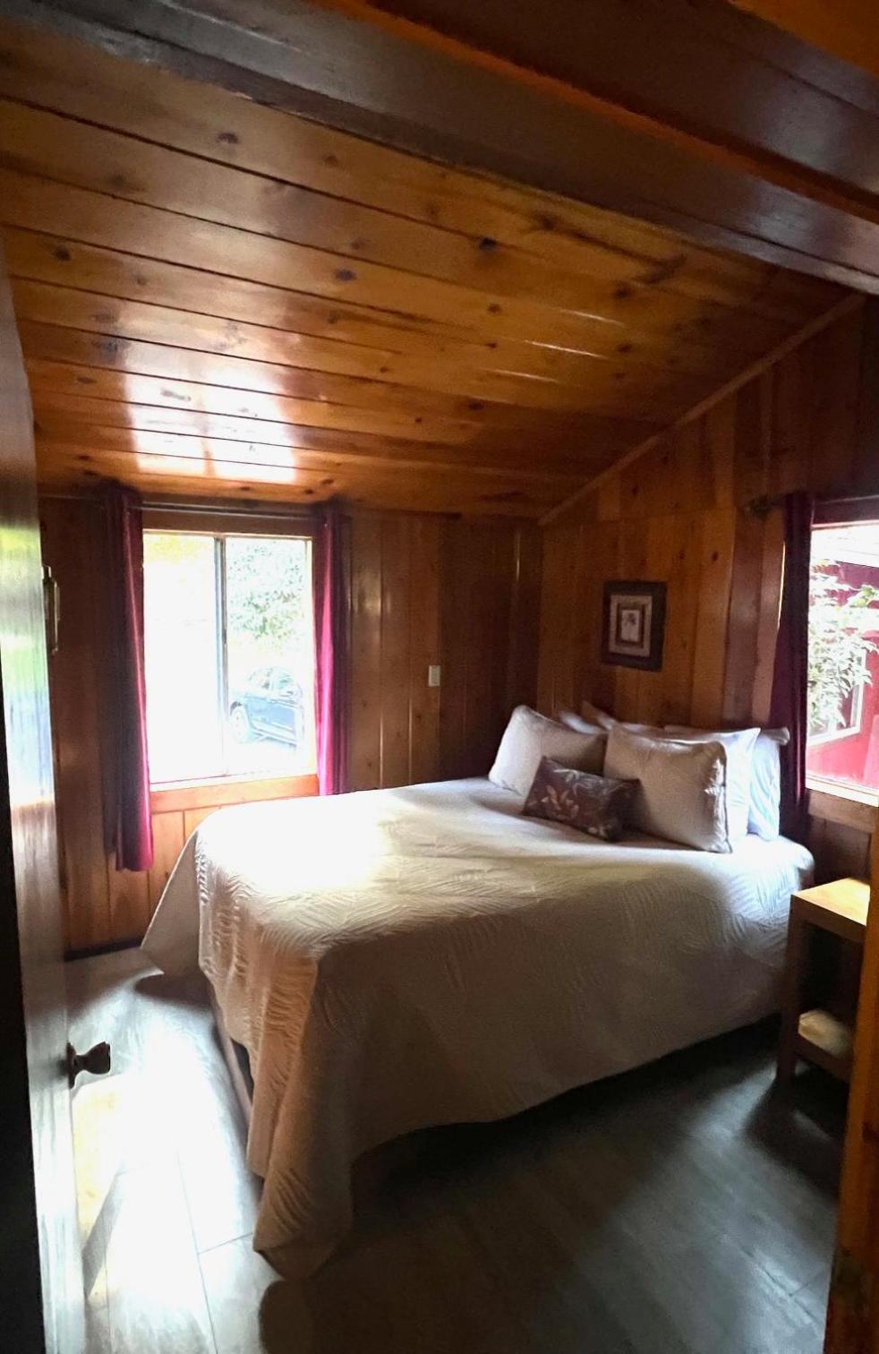One-Bedroom Cabin (Cabin 7)