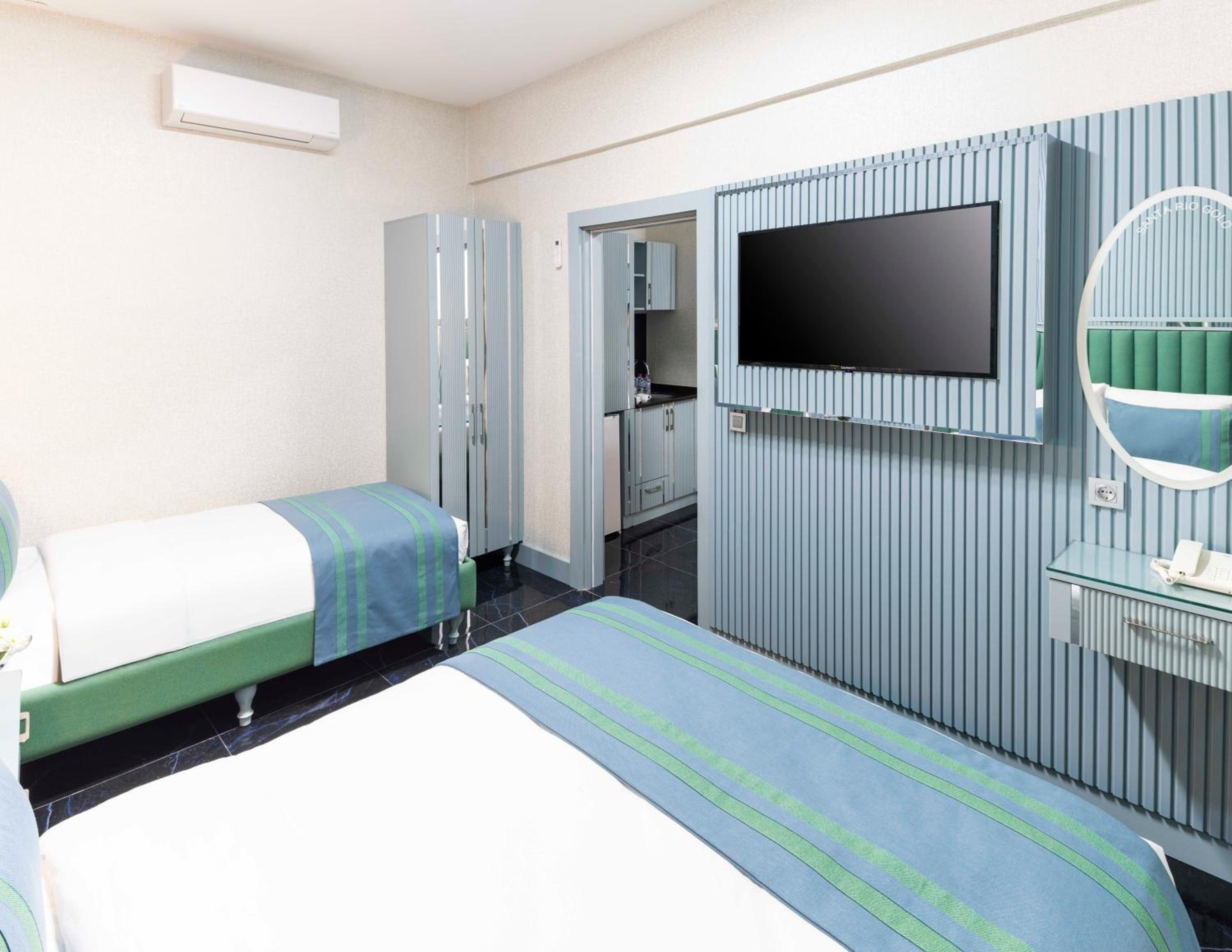 Deluxe Triple Room photo 2