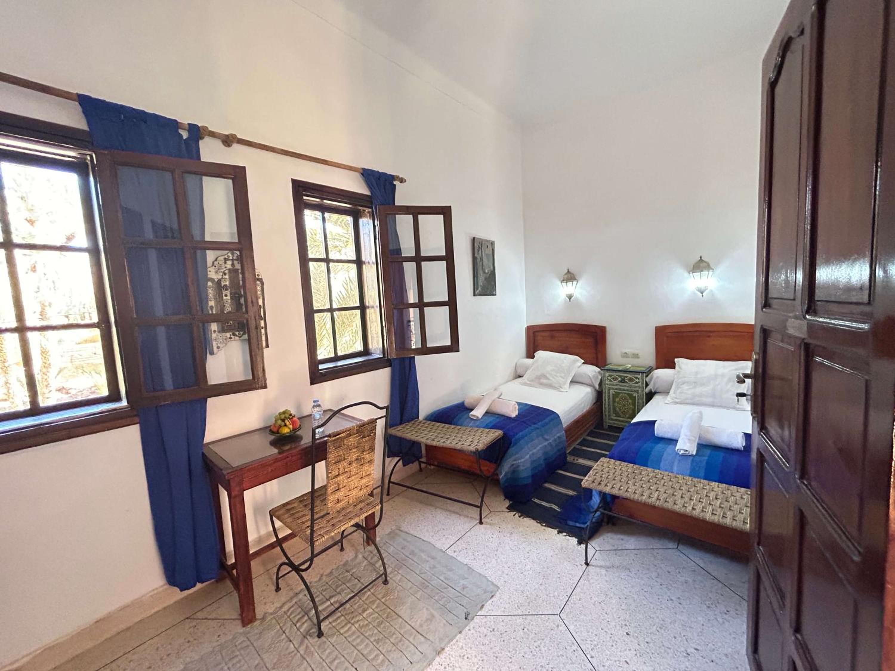 Twin Room with Private Bathroom - Photo 3