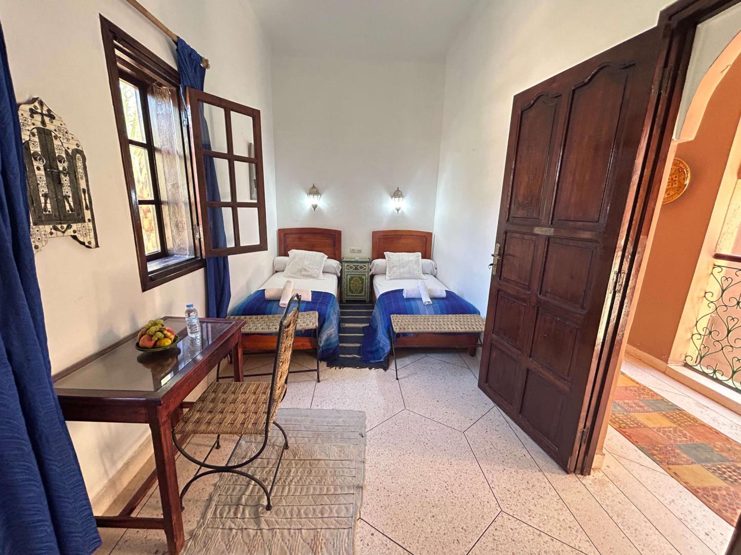 Twin Room with Private Bathroom - Photo 4