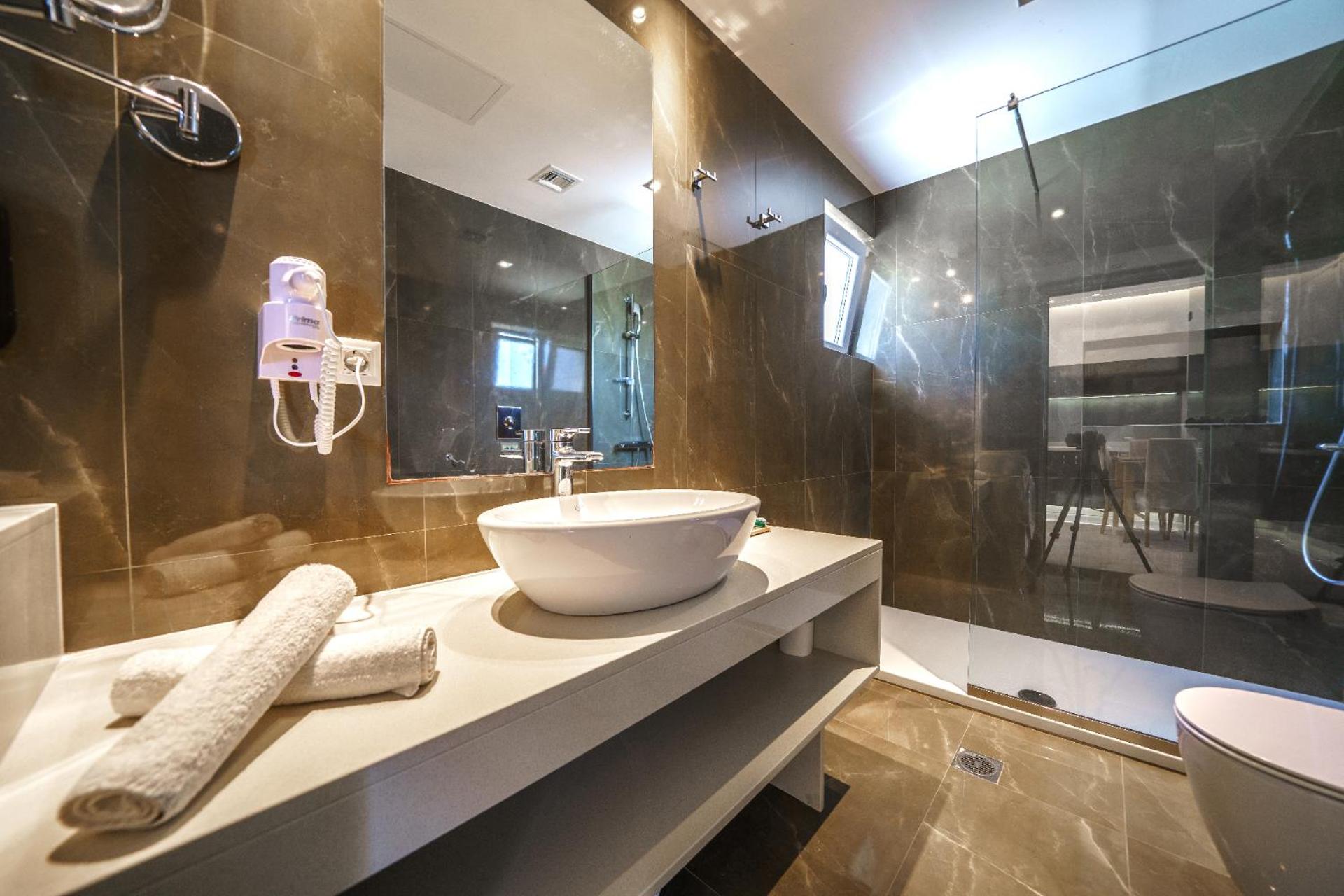 Executive One Bedroom Triple Suite with Side Sea View - Katerina