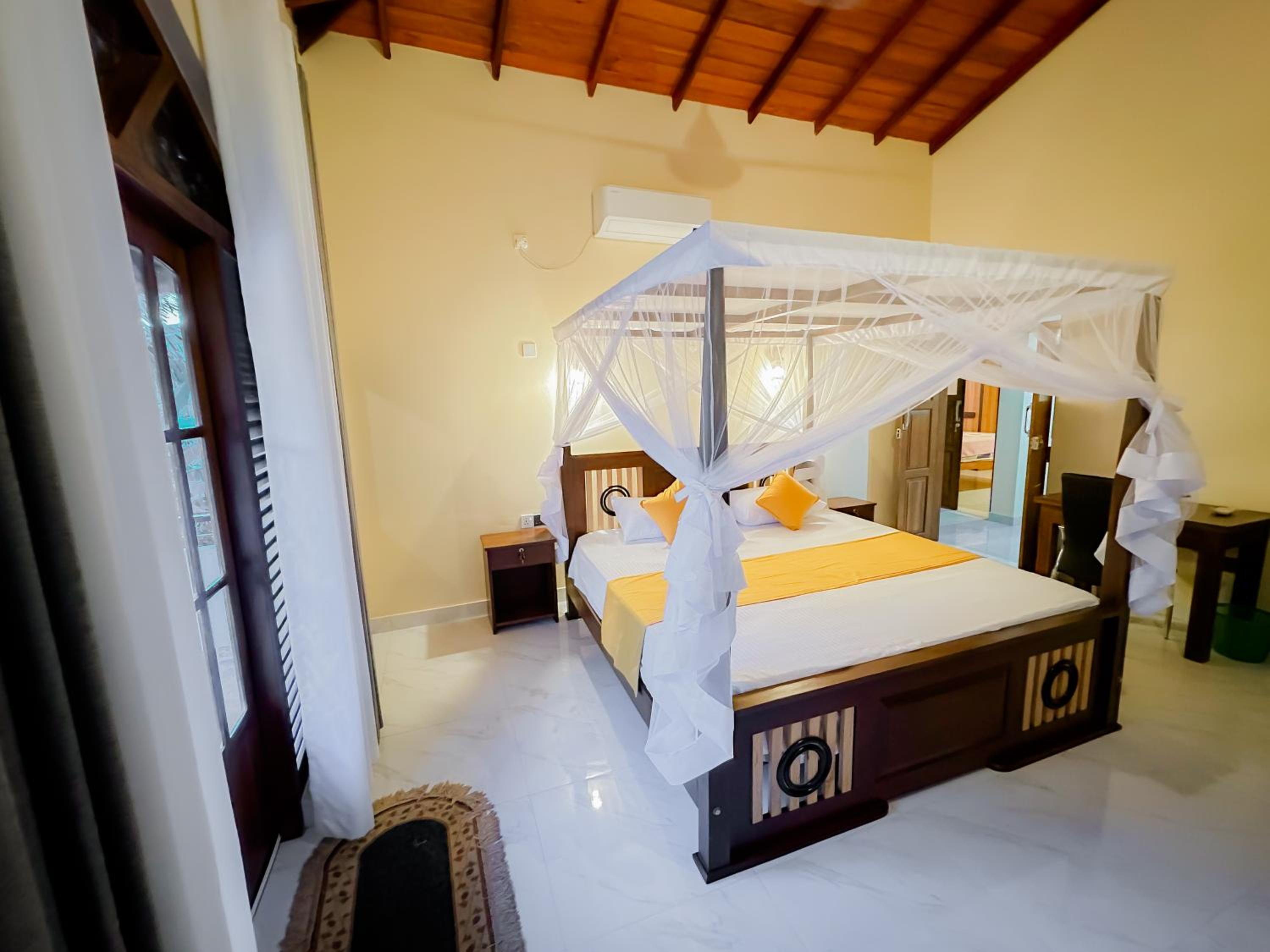 Deluxe Double Room with Balcony photo 1