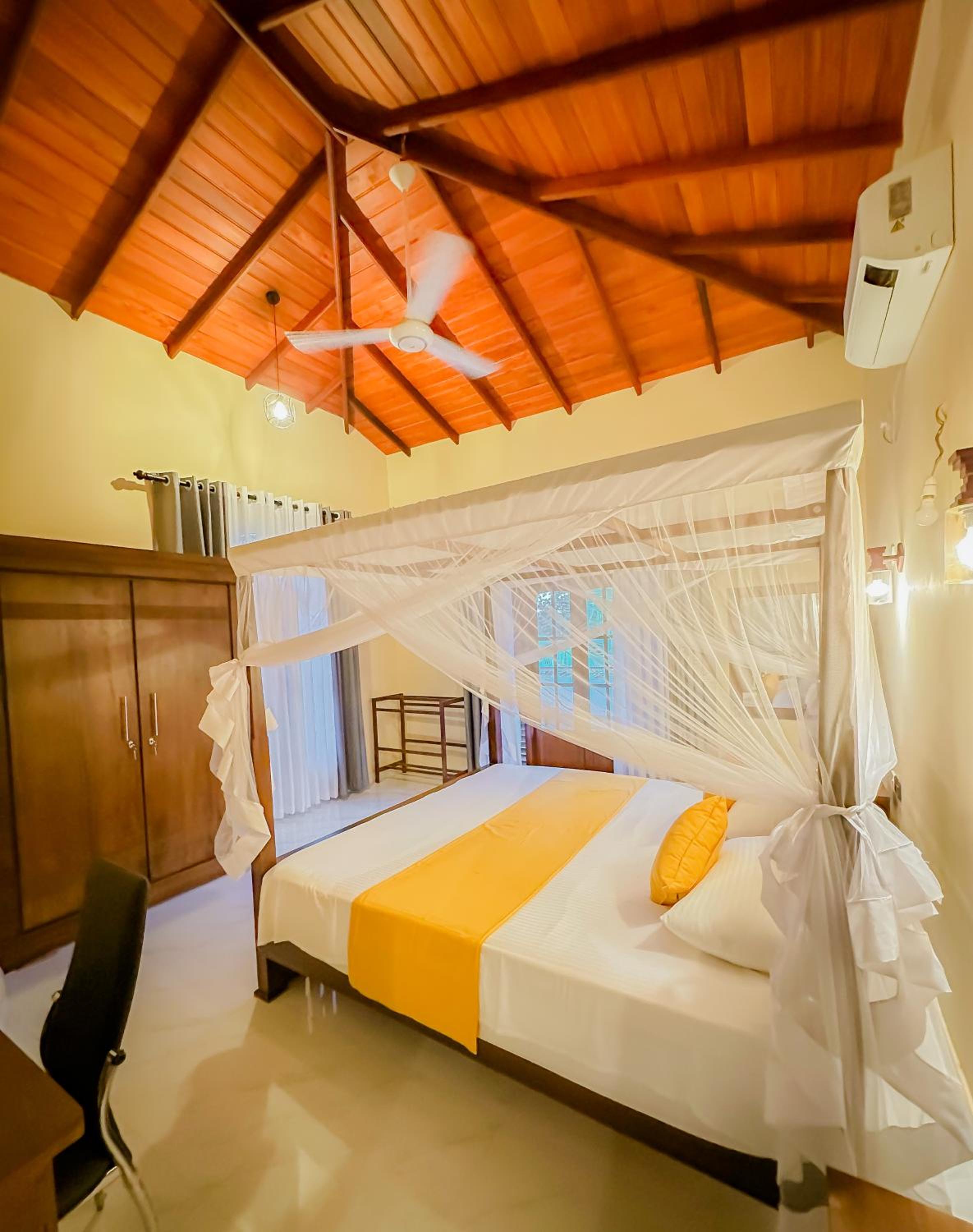 Deluxe Double Room with Balcony photo 2