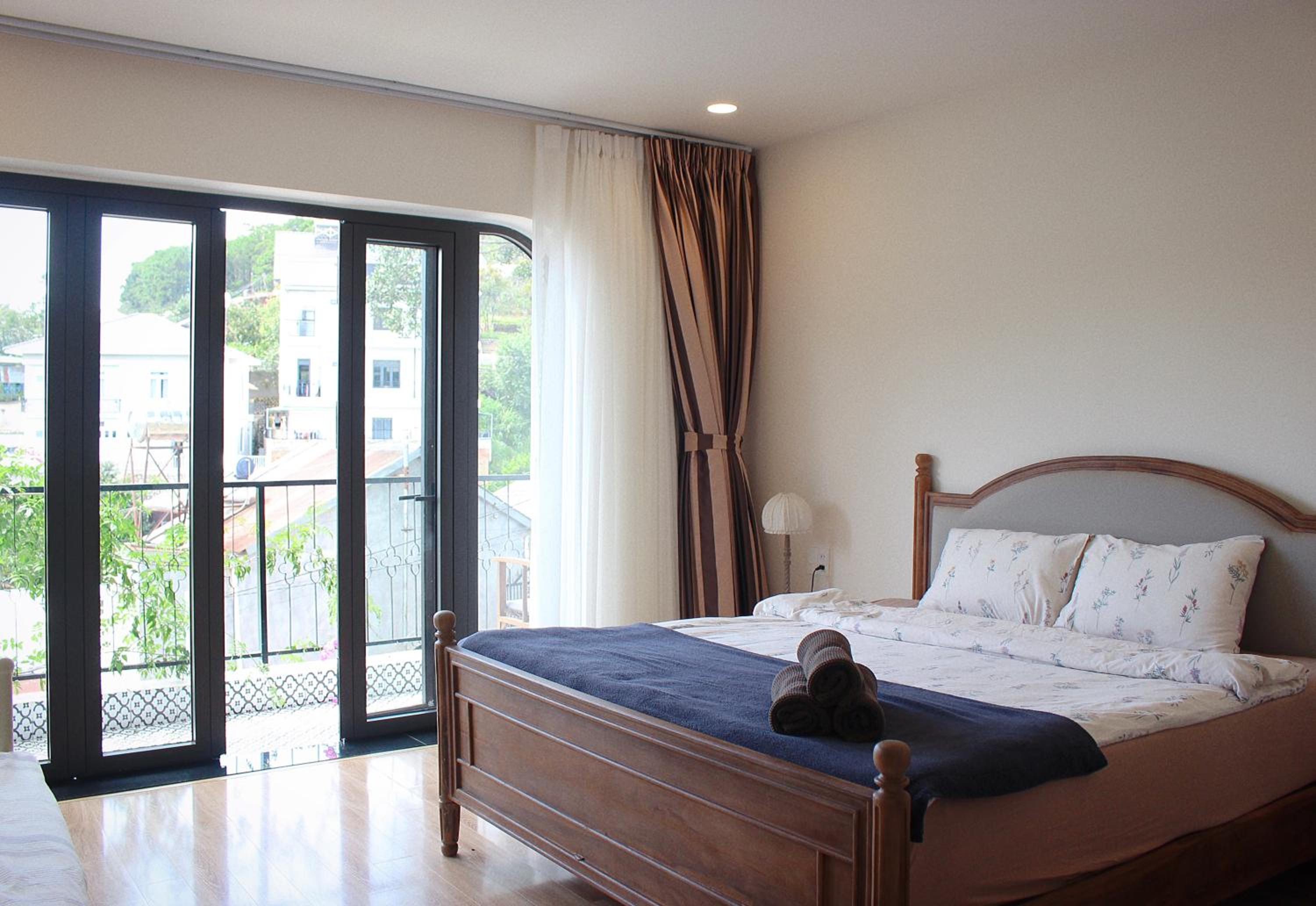 King Suite with Balcony photo 1