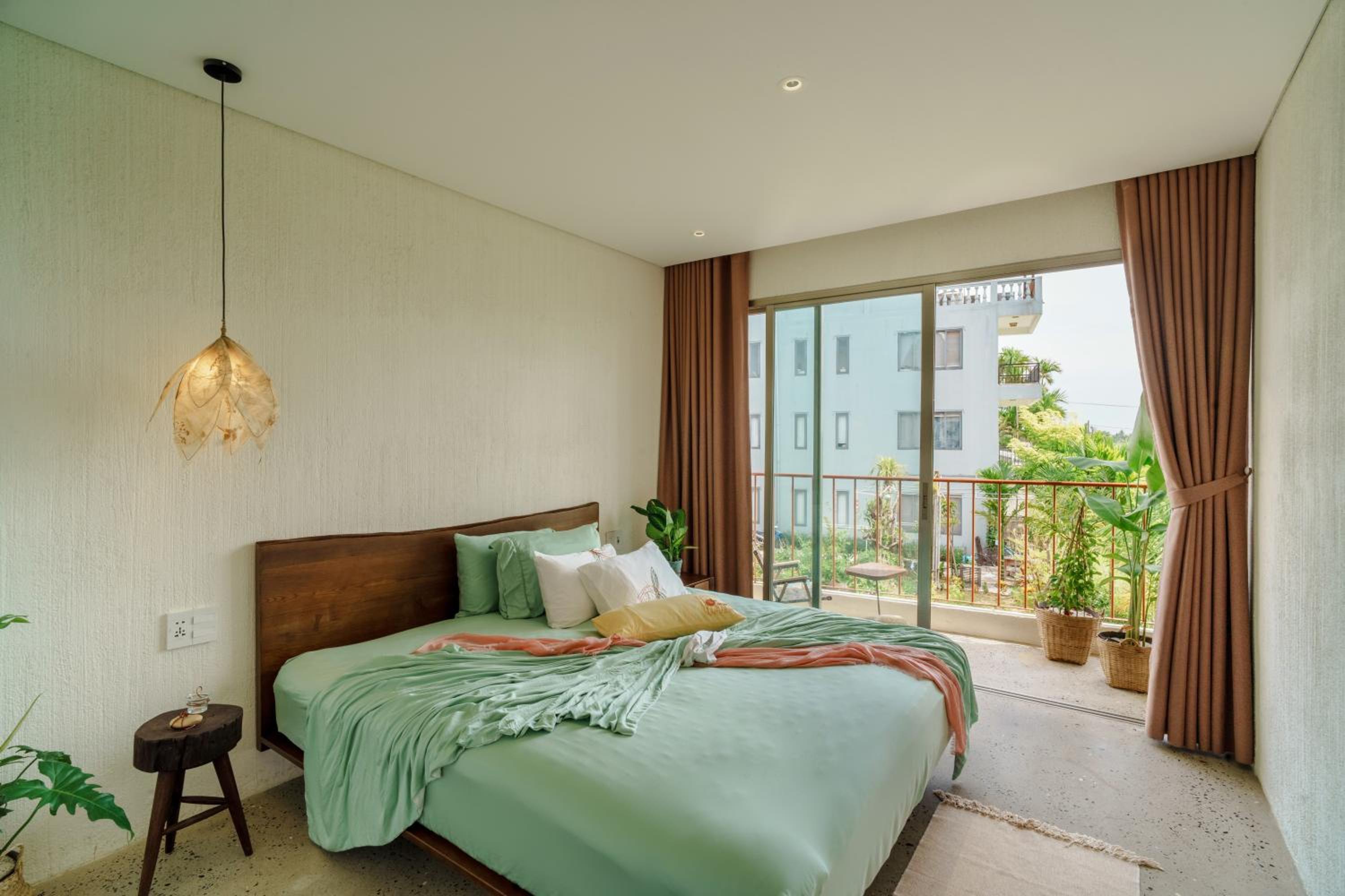Apartment with Garden View