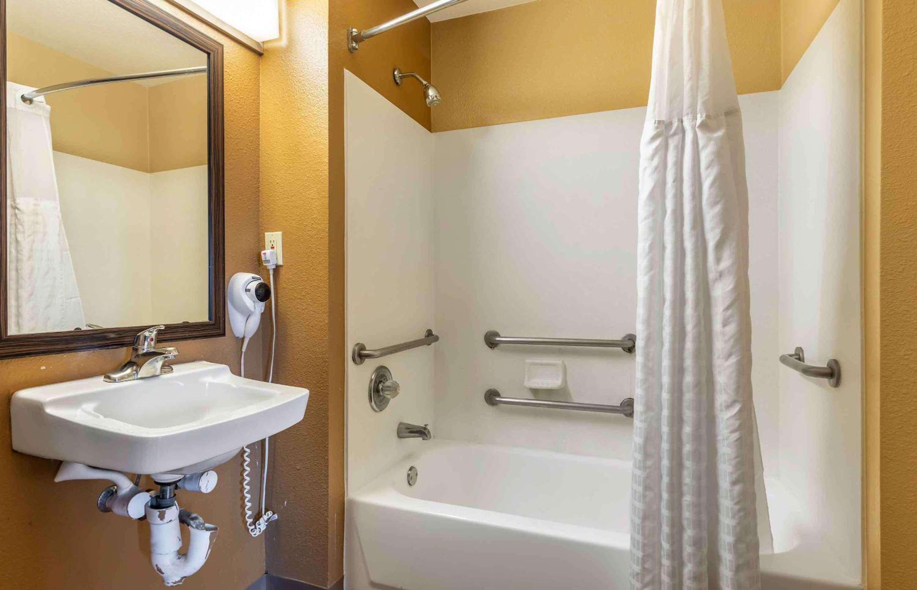 Deluxe Double Studio - Disabilty Access/Non-Smoking - Photo 6