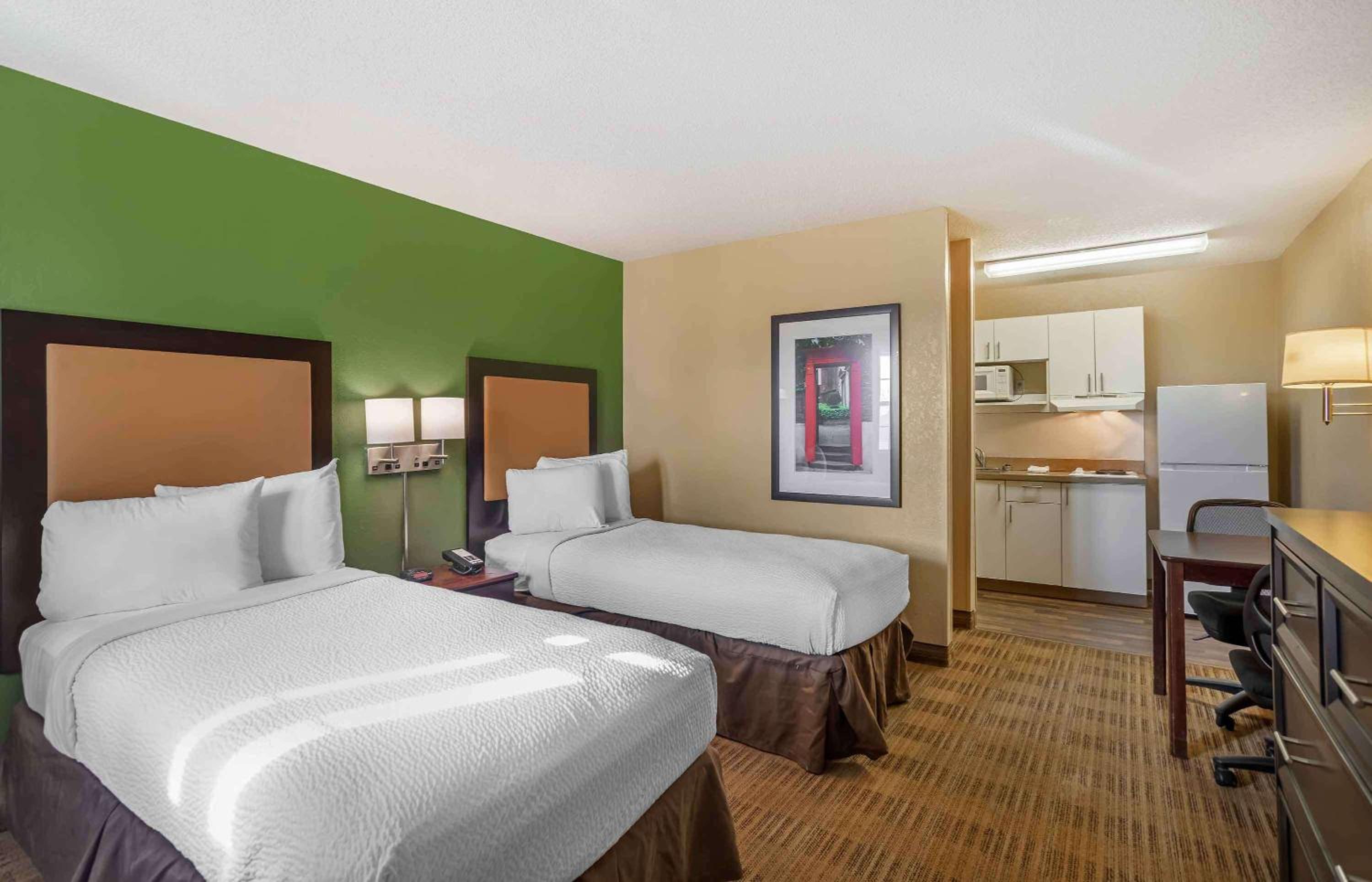 Studio with 2 Twin Beds - Non-Smoking - Photo 1