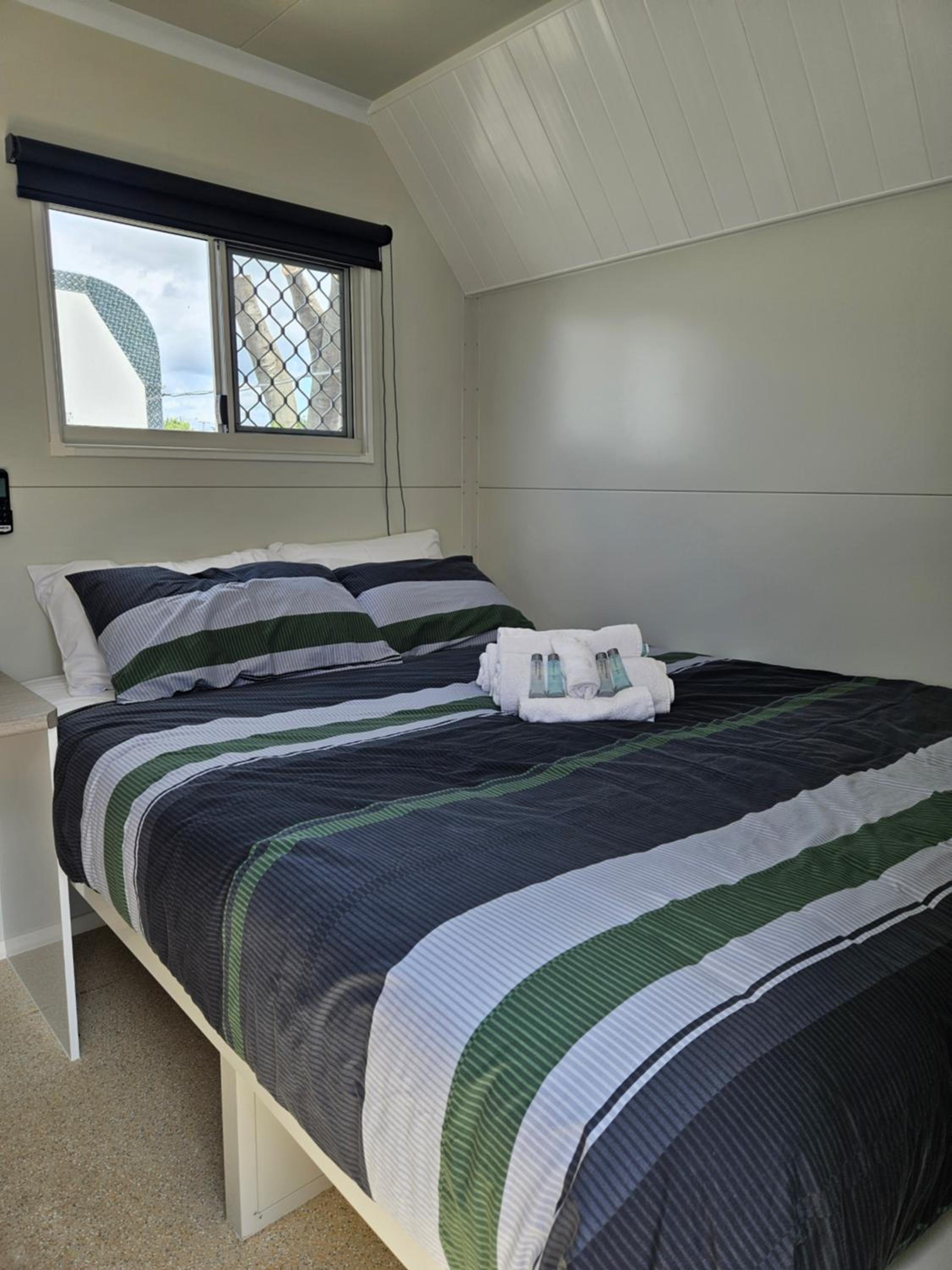 Compact Queen Van Room photo 1