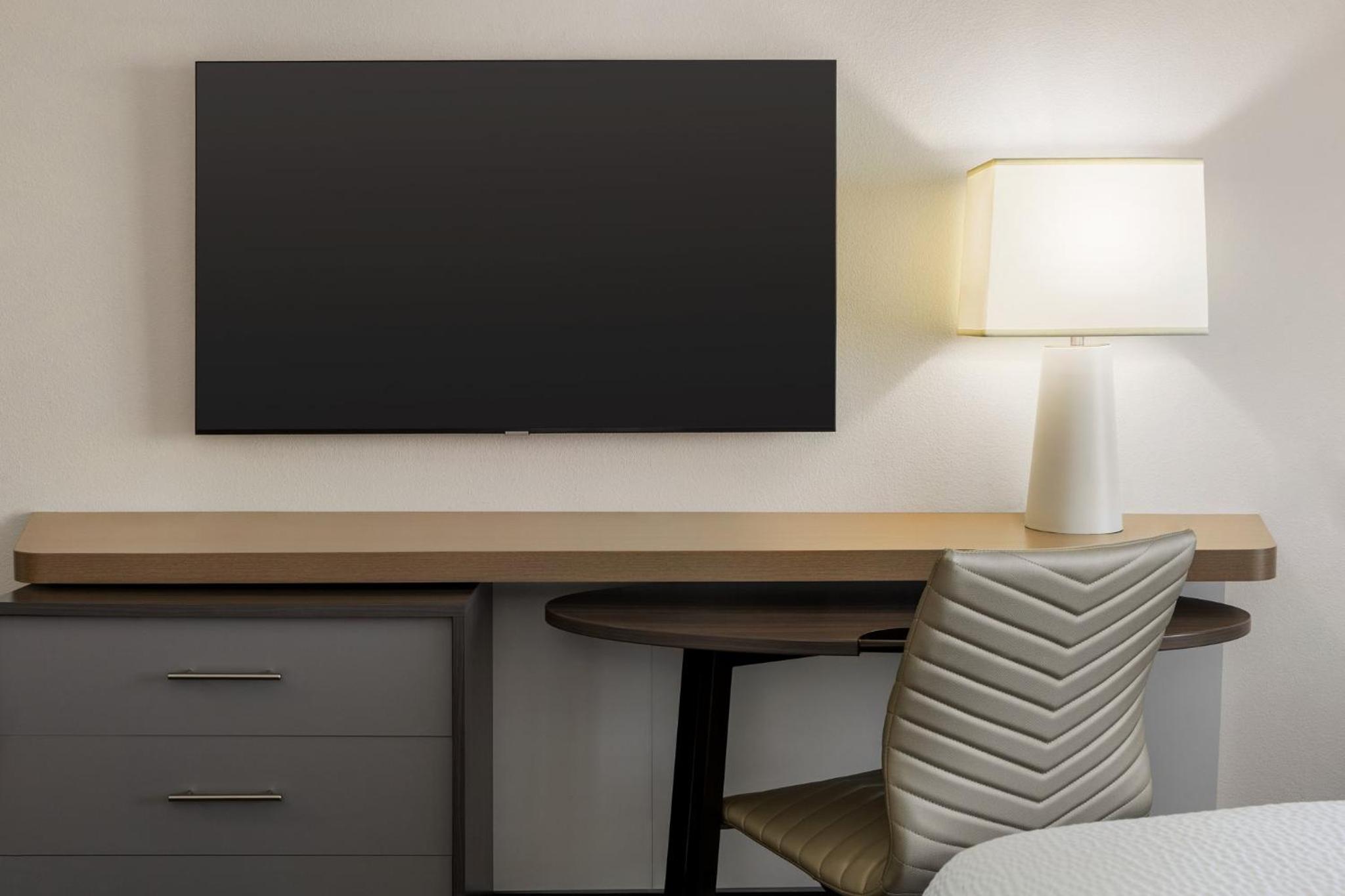 Standard King Room - Photo 4