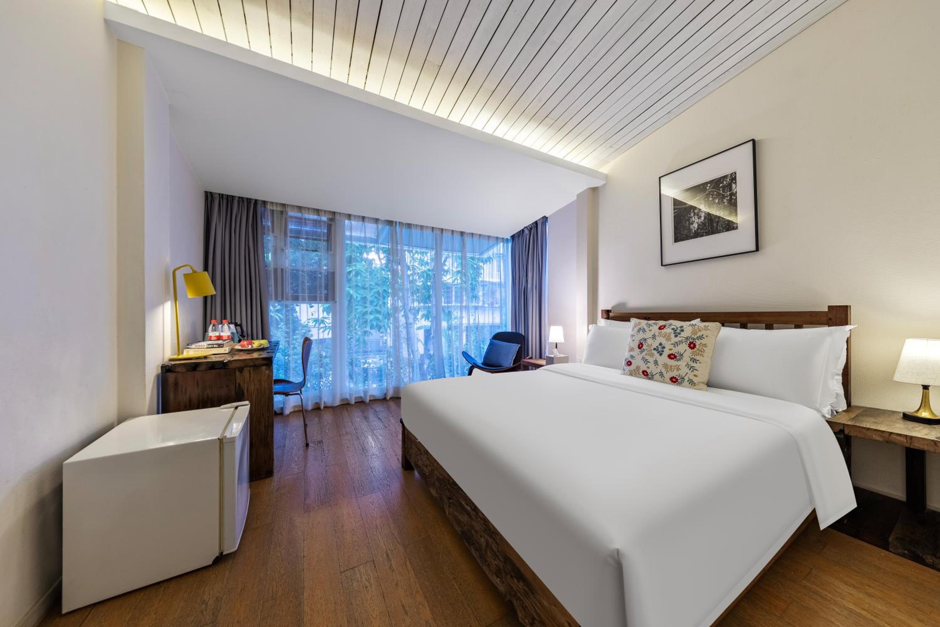 Standard Queen Room