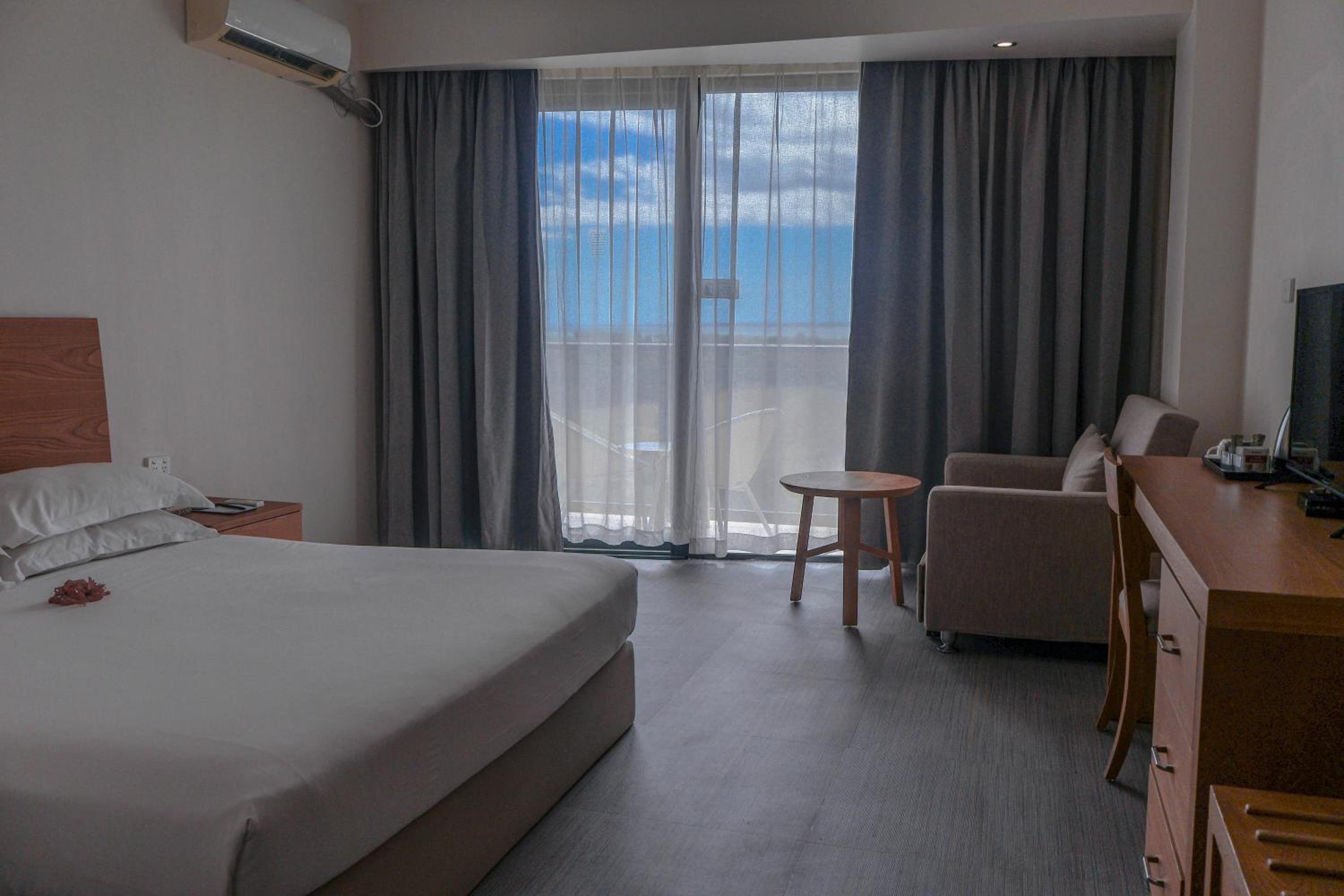 King Room with Sunset View photo 3