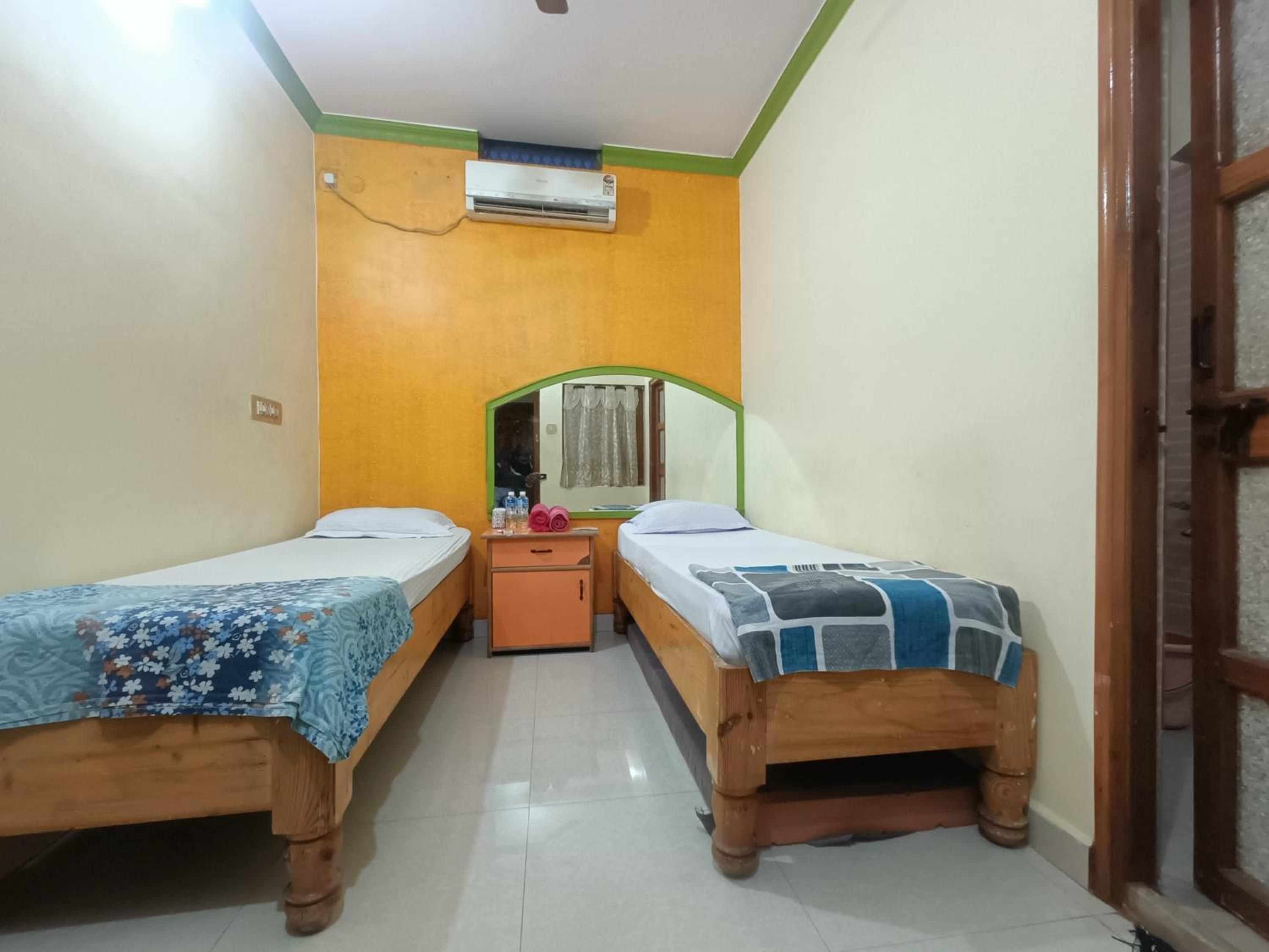 Standard Double or Twin Room - Photo 9