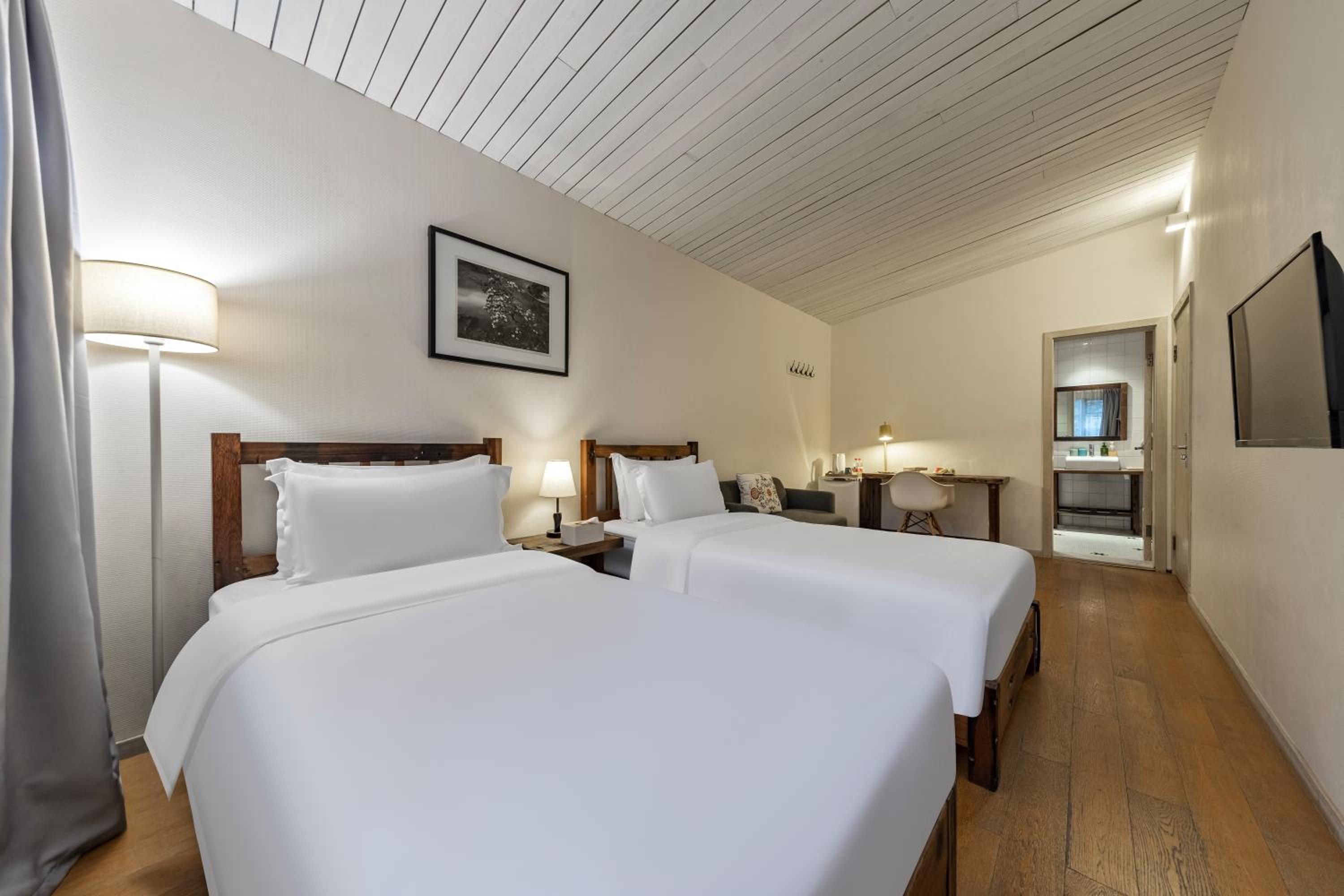 Standard Twin Room - Photo 1
