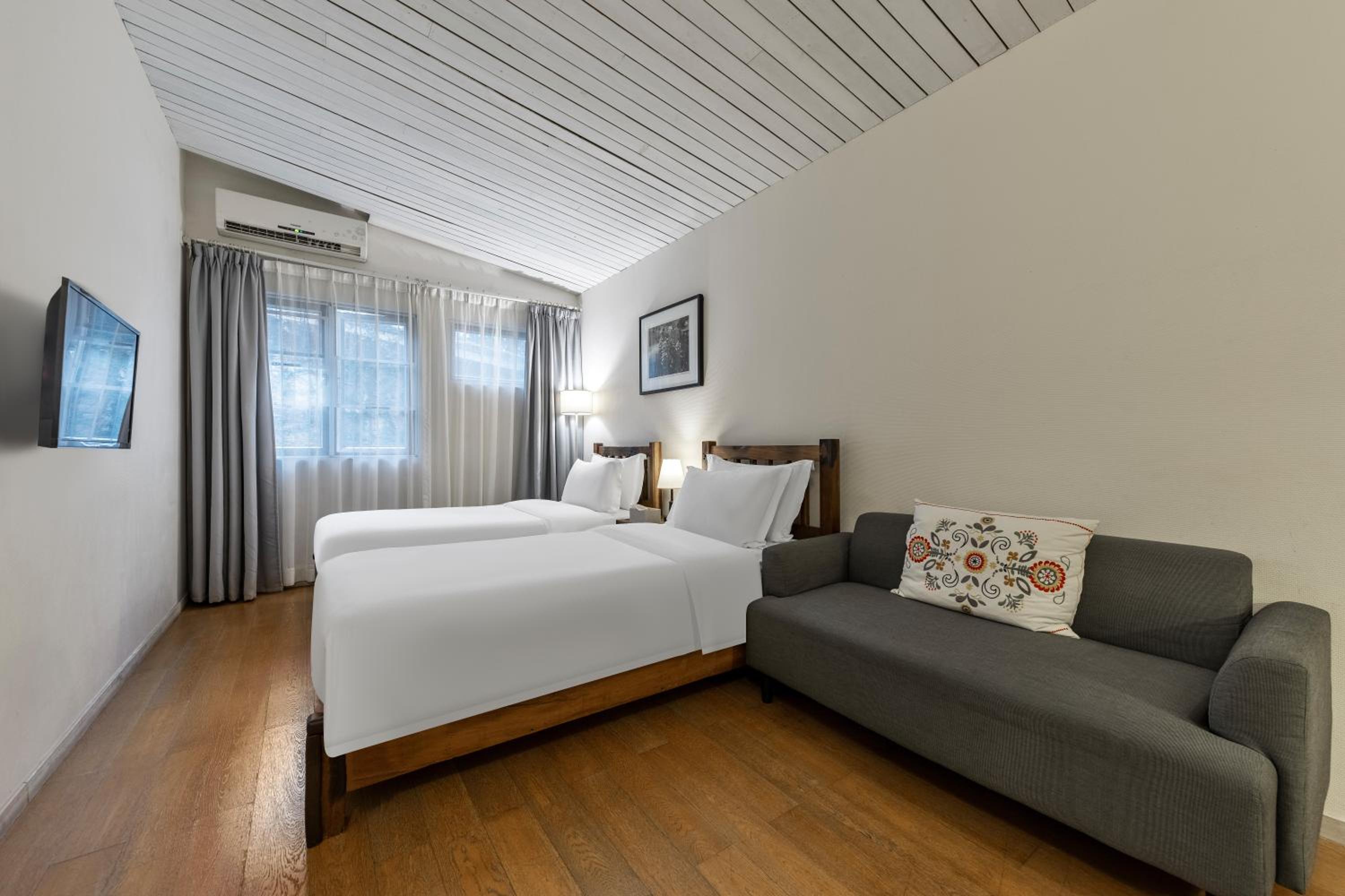 Standard Twin Room - Photo 2
