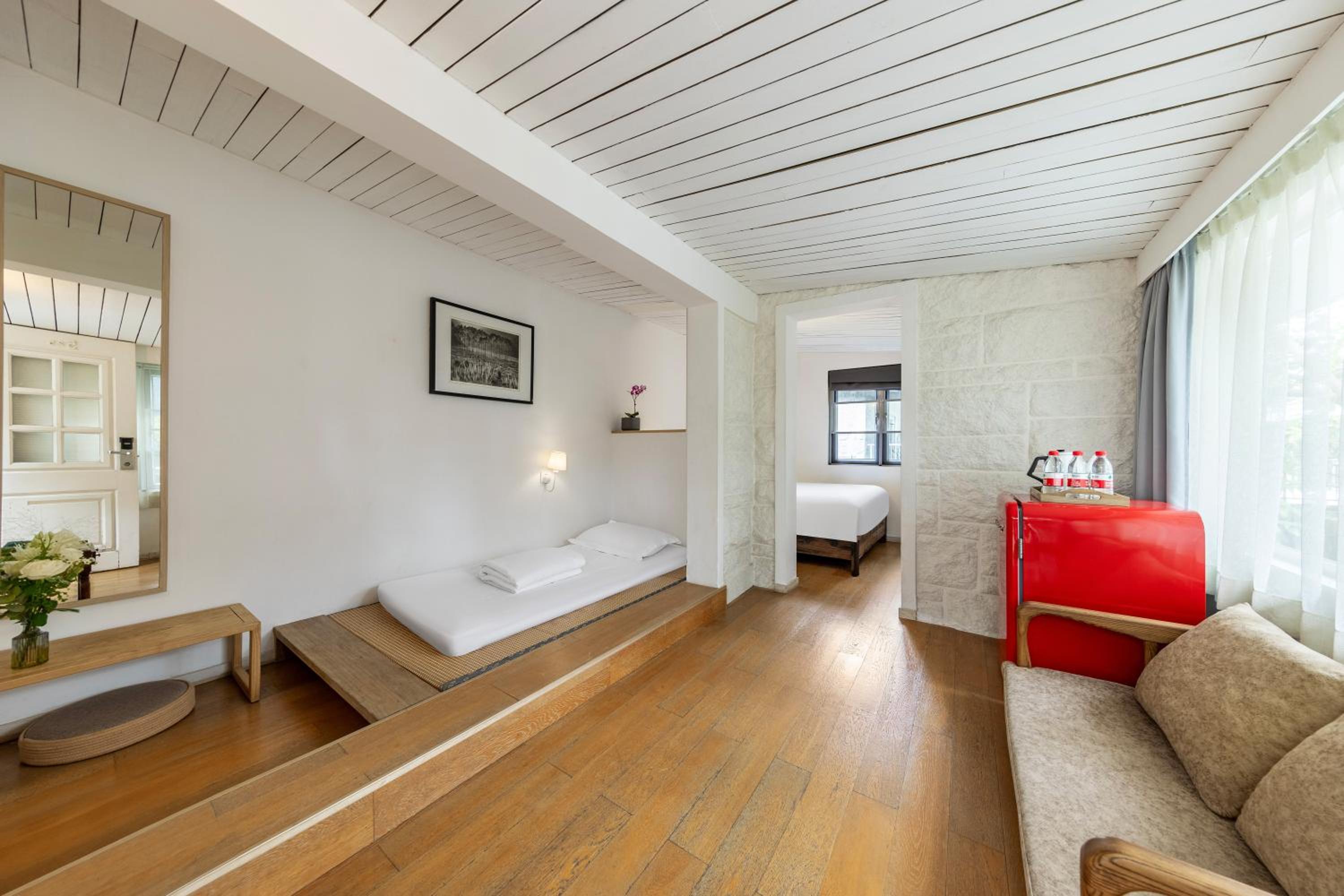 Family Room with Balcony - Photo 4