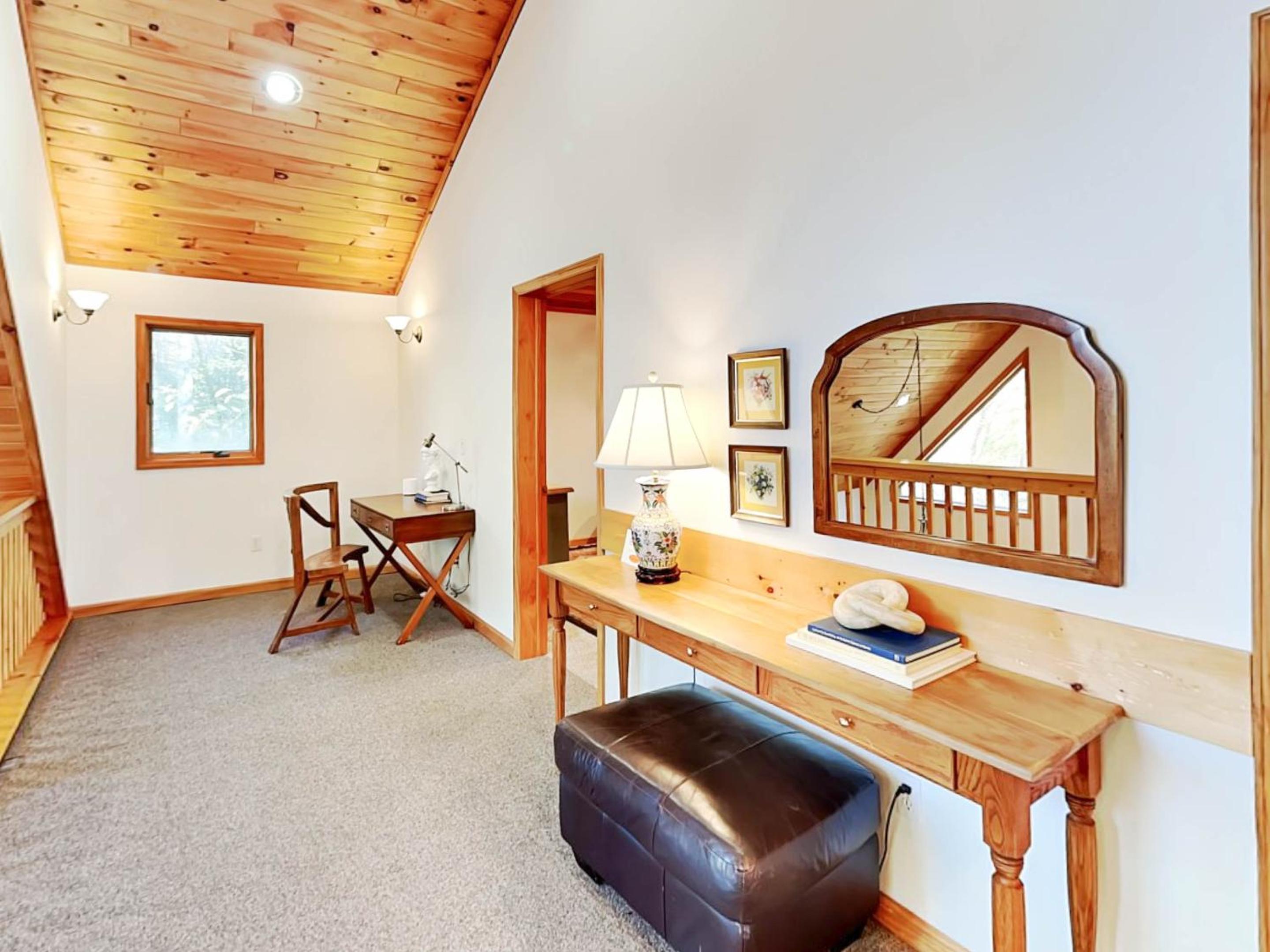 Six-Bedroom House photo 1